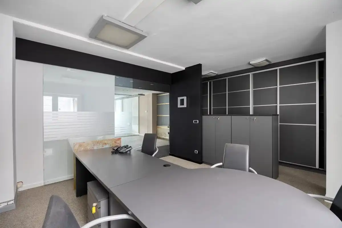UNIEK HANDELSPAND VAN 110M² MET DUPLEXAPPARTEMENT VAN 146 M² MET 3 SLPK IN LANAKEN CENTRUM foto 9