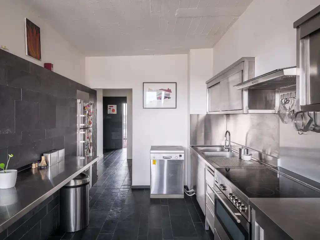 Ruim tweeslaapkamerappartement met verzicht nabij het Citadelpark en stadscentrum. foto 12