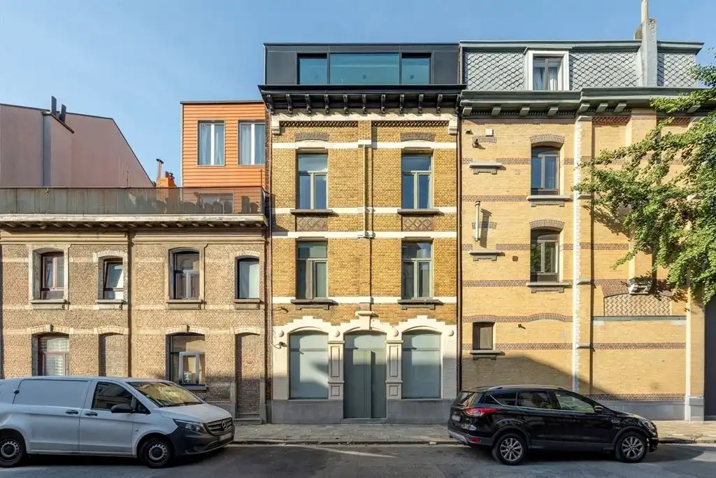 Unieke woning met eclectische gevels en dakterras foto 30