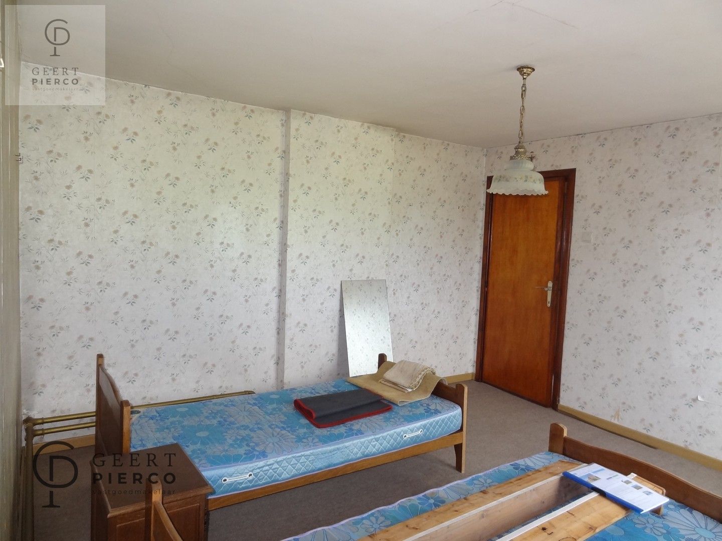 Centraal tussen Hasselt en Sint-Truiden, treffen we aan de Steenweg 56 te Alken deze te renoveren woning met drie slaapkamer, garage en tuin op een perceel van 8a03ca (breedte perceel circa 22m). foto 18