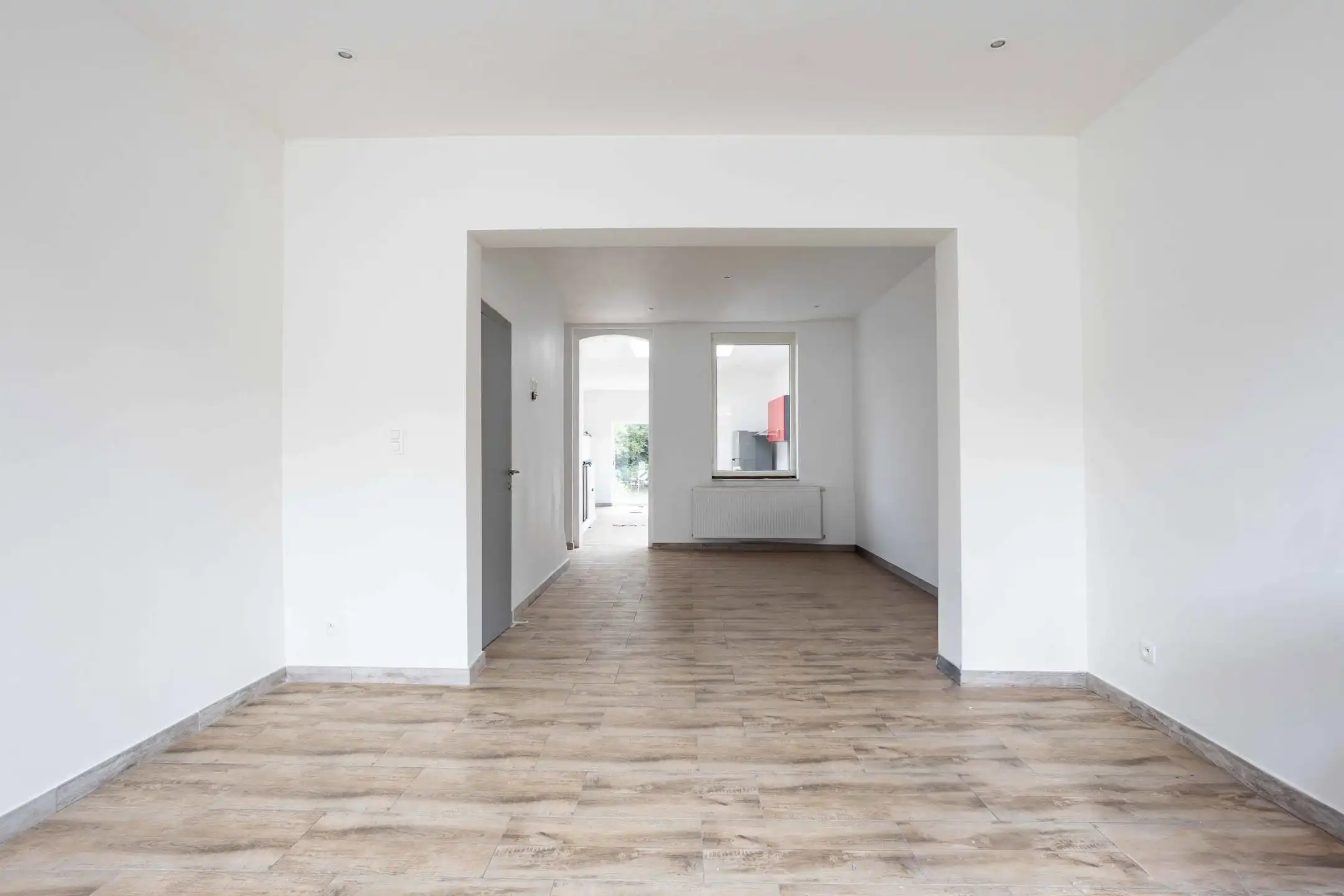 Gerenoveerde rijwoning met 3 slaapkamers en tuin. foto 4