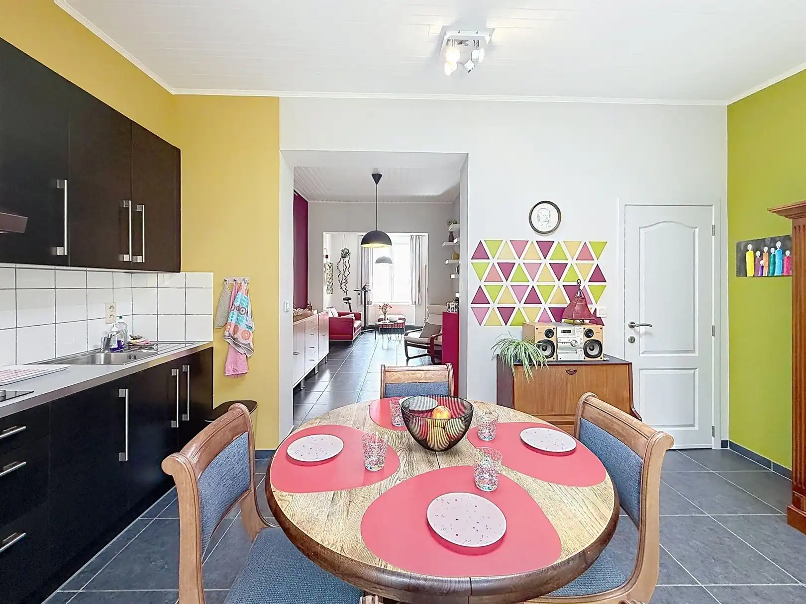 Instapklare stadwoning met koer, 2/3 slpks foto 33