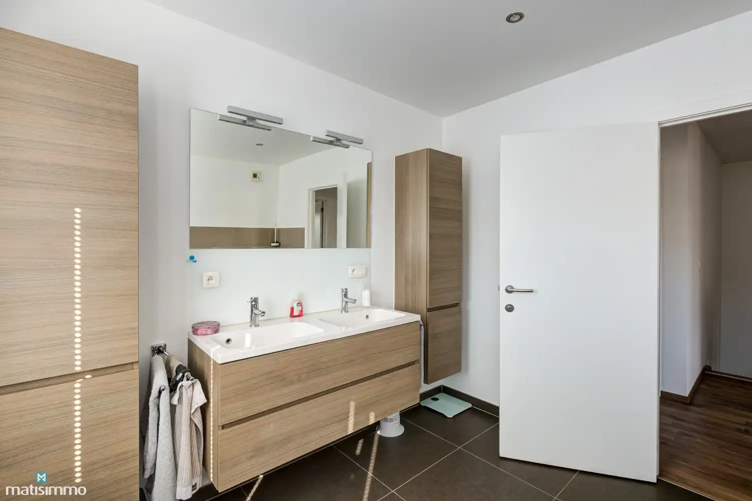 RUIME NIEUWBOUWWONING MET 3 SLAAPKAMERS, TUIN EN CARPORT MET AUTOMATISCHE POORT NABIJ HET CENTRUM VAN BILZEN foto 23