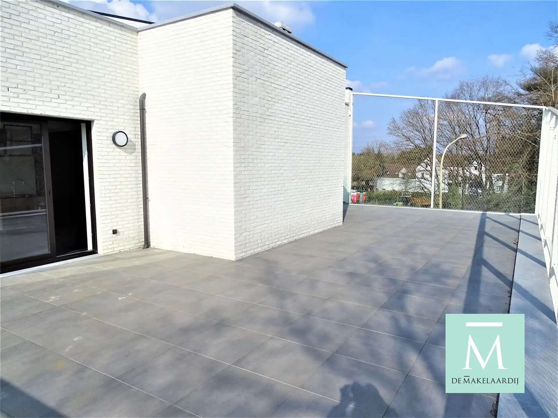 Aangenaam appartement, 2 slaapkamers, ruim terras (75m²), kelder en autostaanplaats foto 11