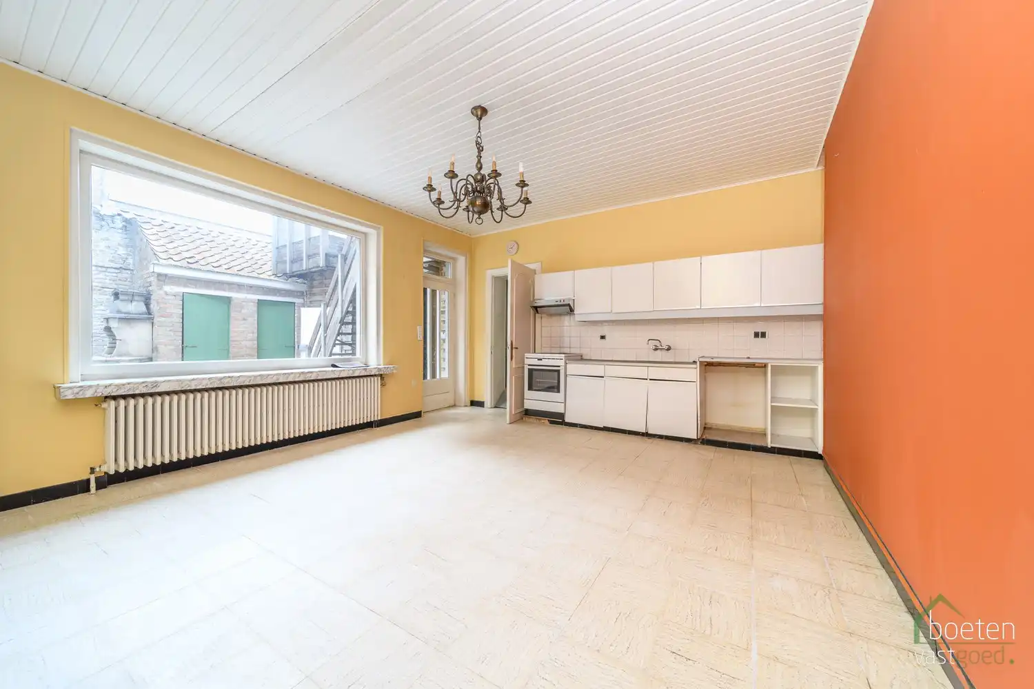 VEURNE: Karaktervol eigendom, type herenwoning, in het bruisende hart van Veurne-centrum, met een waaier van mogelijkheden! foto 6