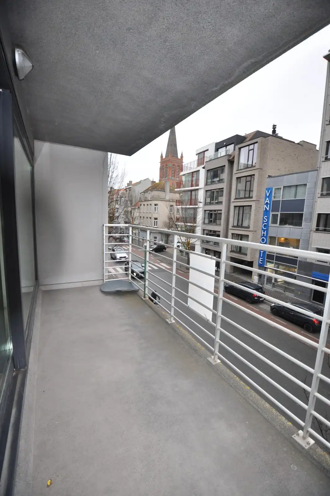 Instapklaar recent appartement met terras op een  centrale ligging foto 9