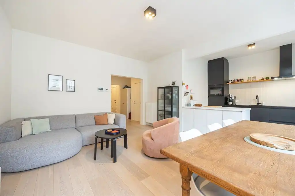 Instapklaar appartement met ruime tuin foto 3