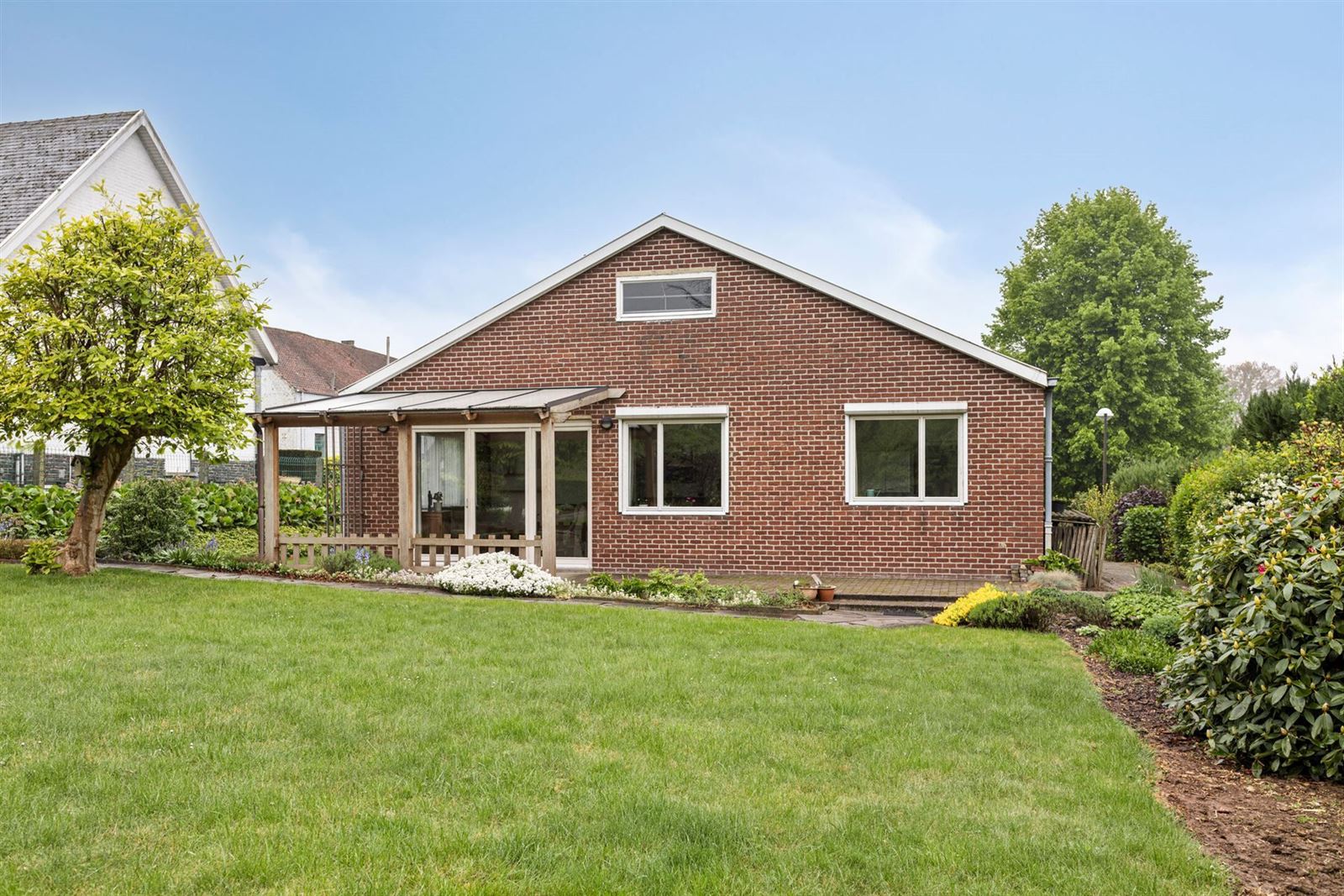 Bungalow met 4 ruime slaapkamers en mooie tuin  foto 33