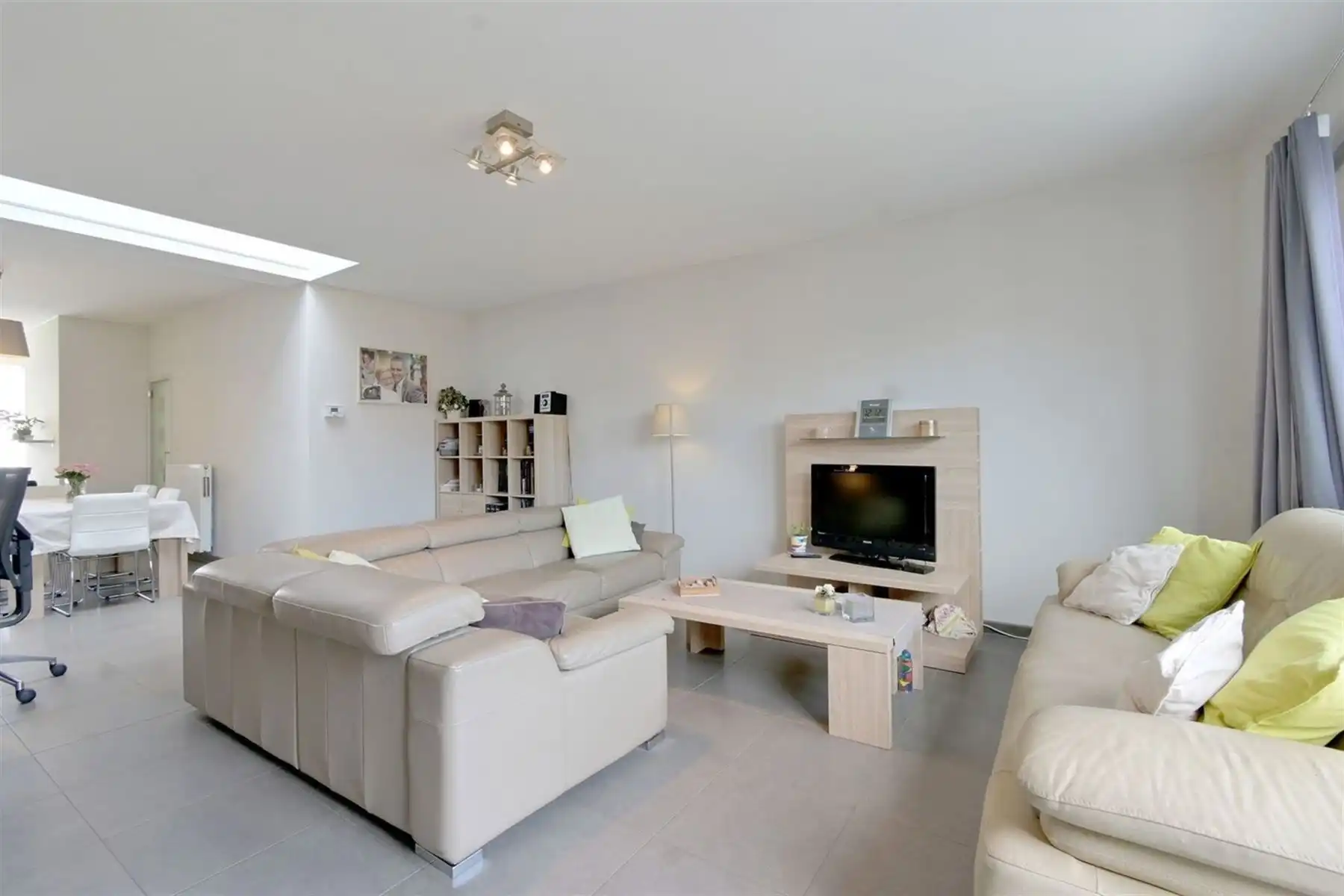 Gerenoveerde woning (2010) met 3slpk's en gezellige tuin! foto 2