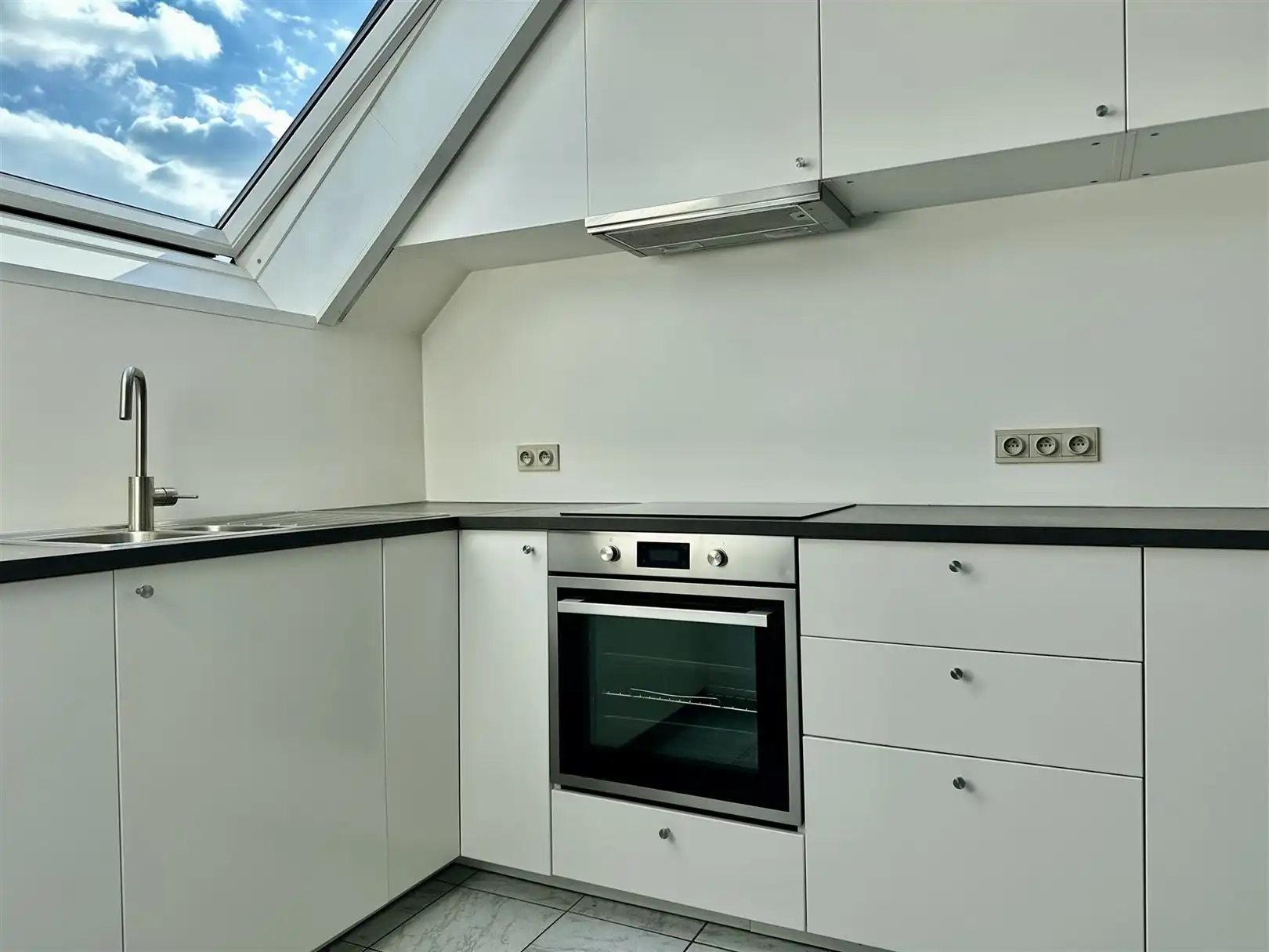 Appartement TE HUUR nabij station Oudenaarde  foto 3