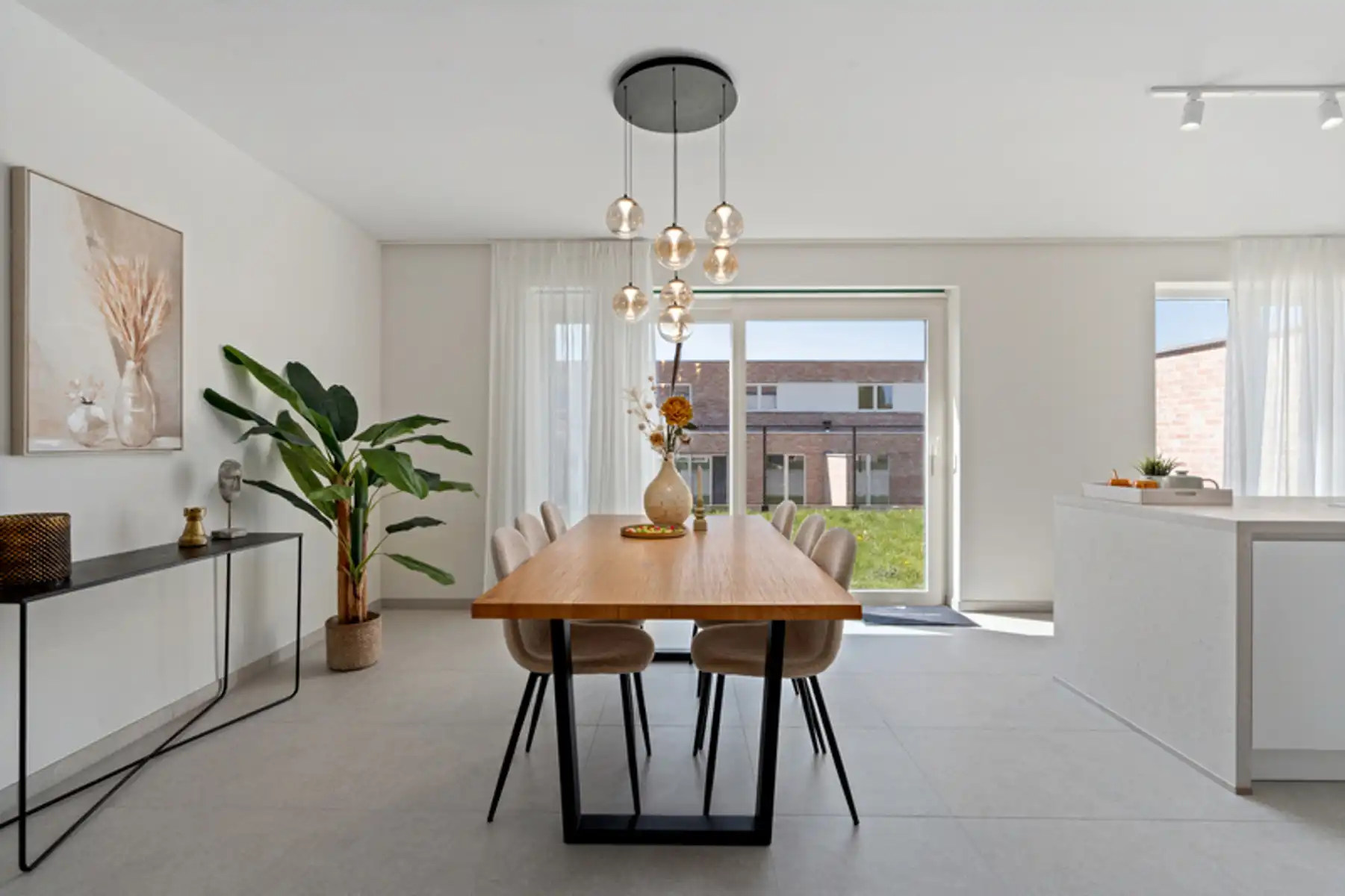 Moderne, halfopen woning foto 4