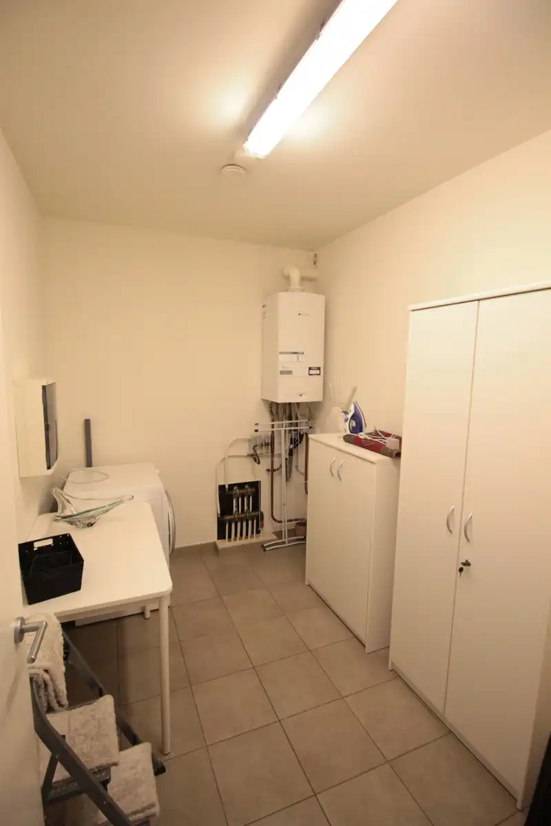 Recent appartement op de benedenverdieping met tuin en garage. foto 12