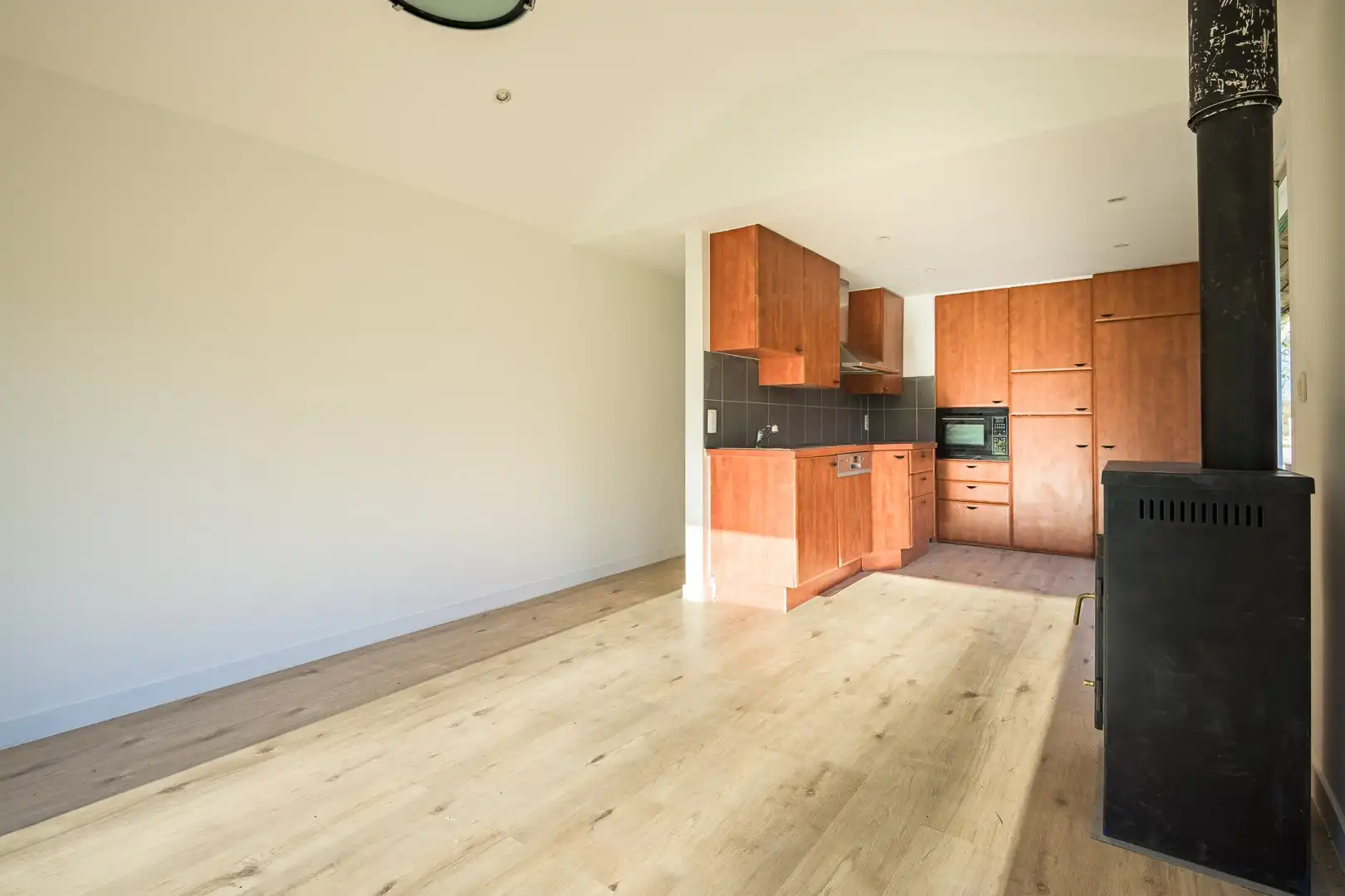 Gerenoveerd Buitenverblijf/bungalow Brecht! foto 6