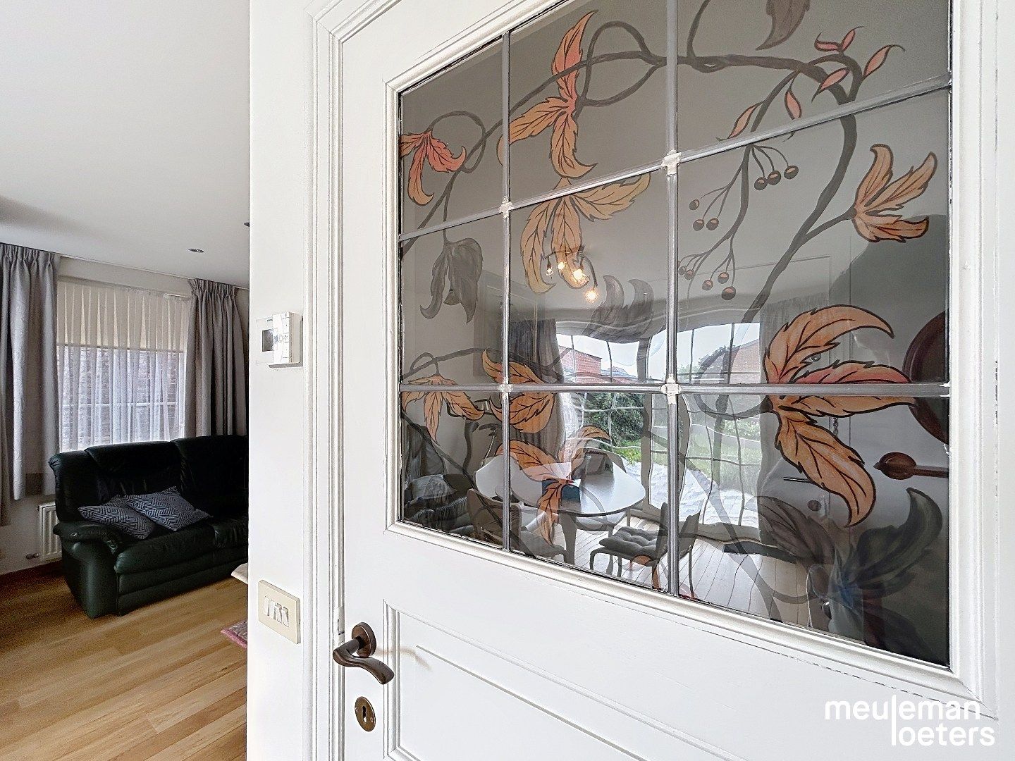 Lichtrijk energiezuinig appartement met tuin foto 10