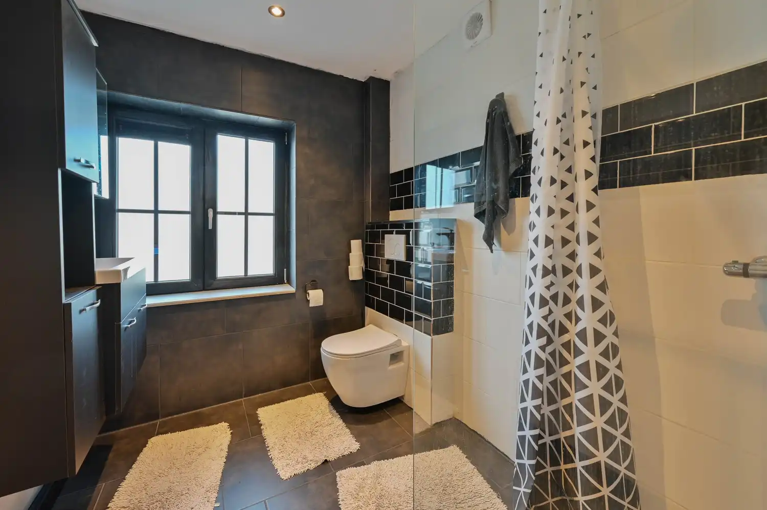 Prachtig gerenoveerde villa woning, gelegen in een rustige straat met bijgebouw 500m² foto 15