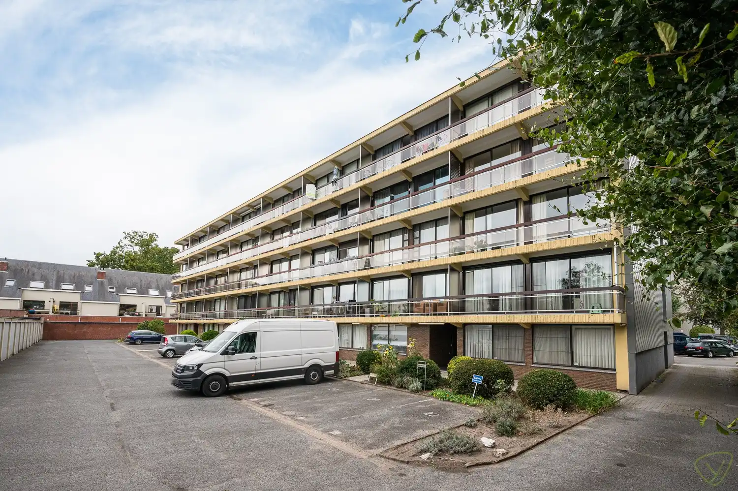 Lichtrijk appartement met twee terrassen en prachtig vergezicht in Eeklo foto {{pictureIndex}}