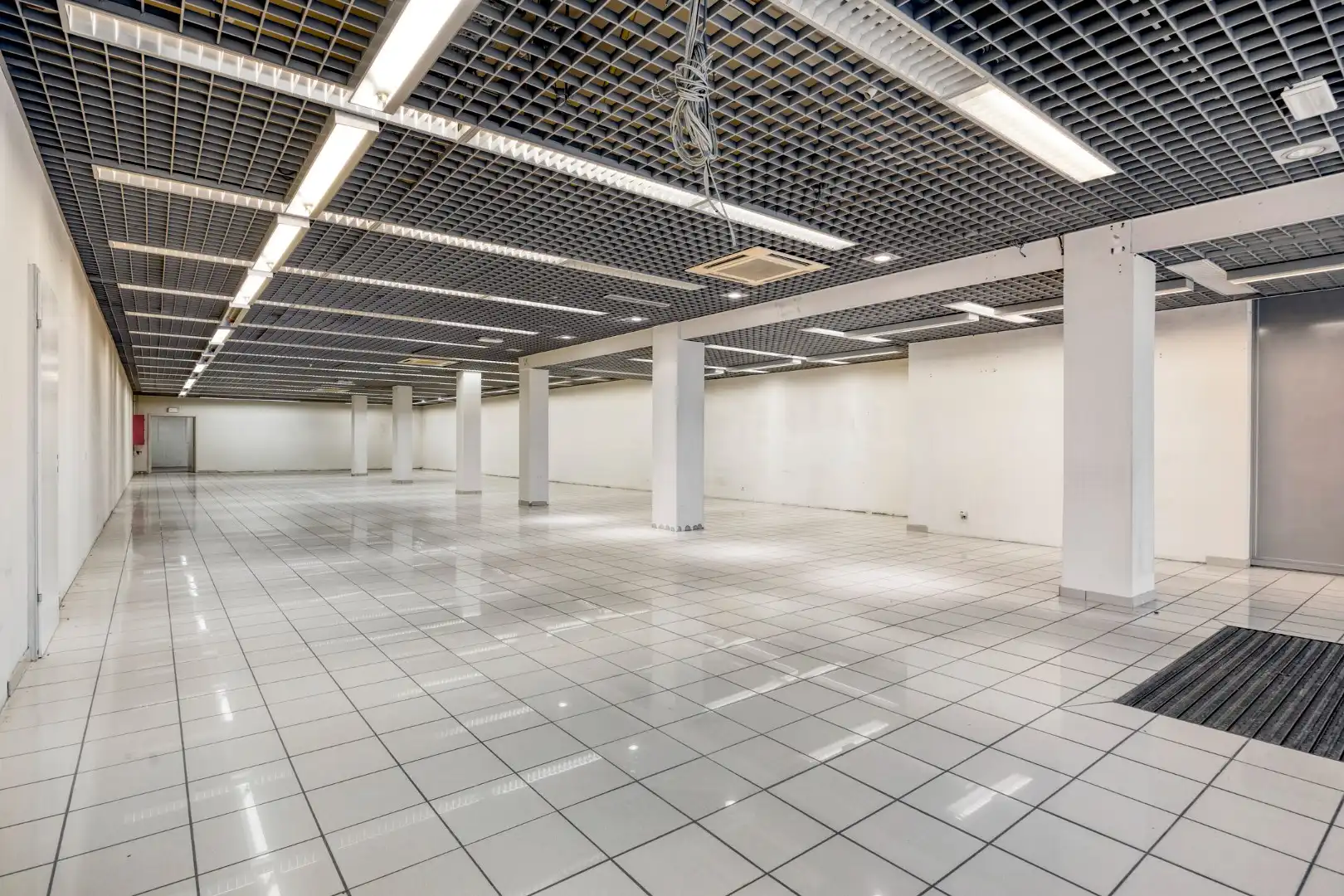 Commercieel pand in het centrum van Mol ! foto 2