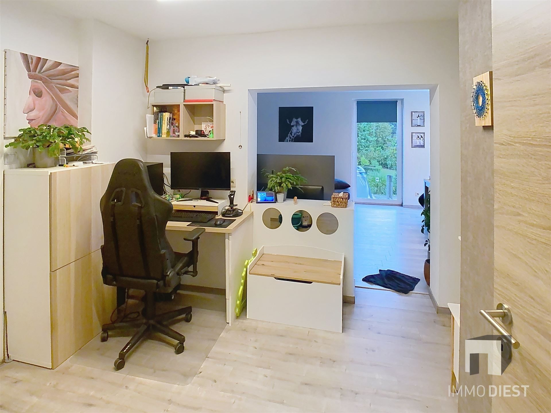 Charmante gerenoveerde woning met 4 slpkmrs foto 6