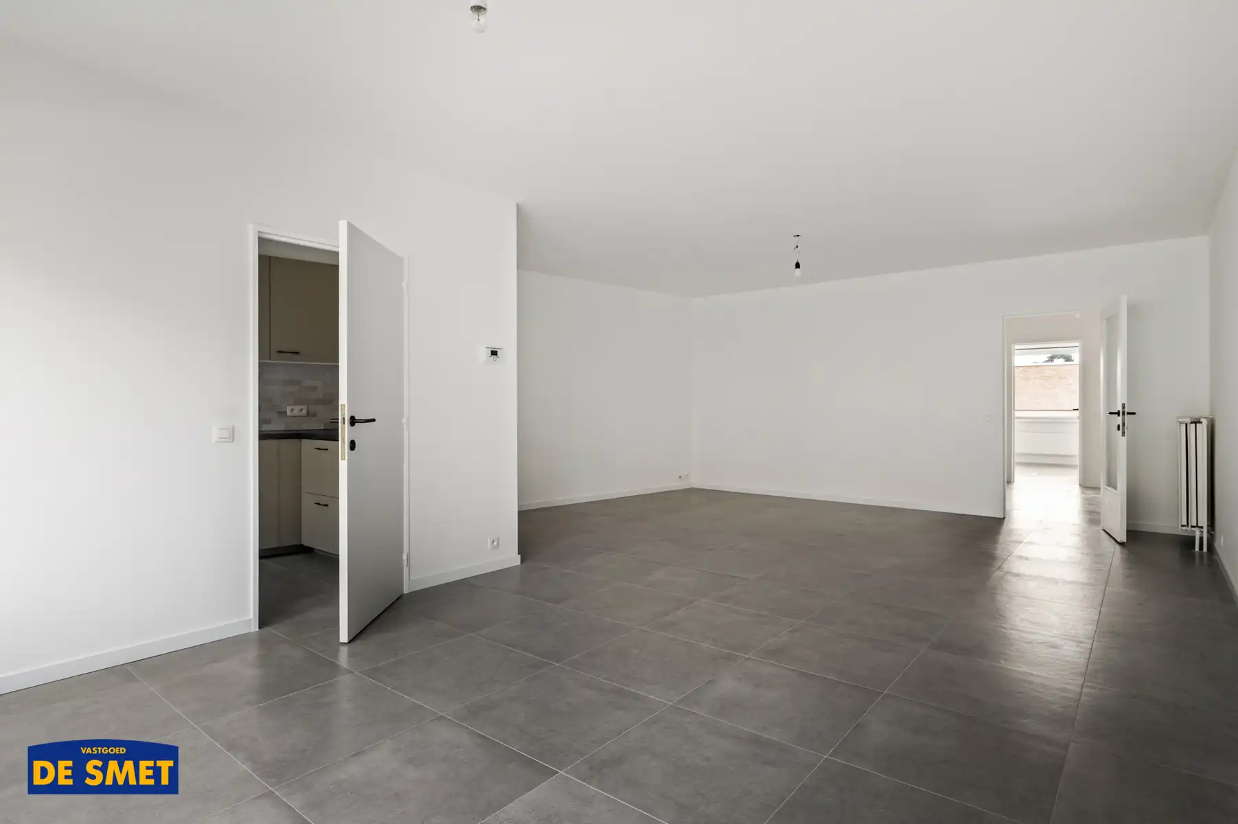 Volledig vernieuwd én geschilderd appartement in het centrum foto 4