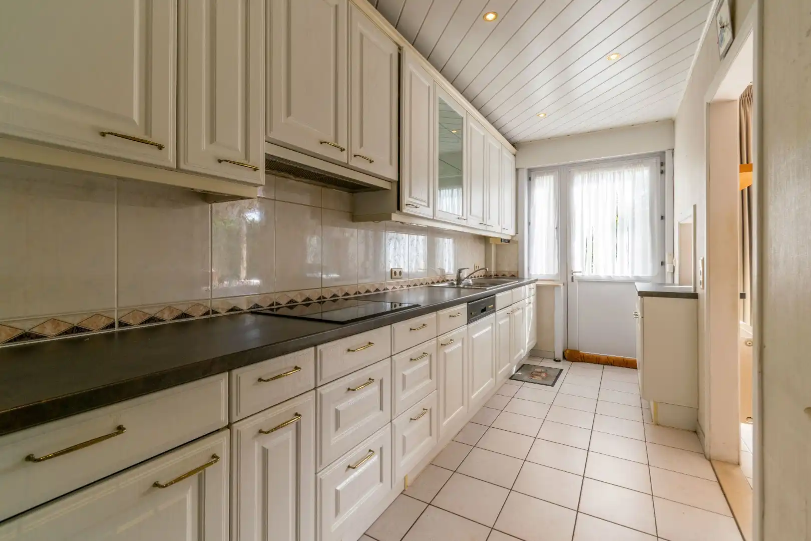 RUSTIG GELEGEN WONING MET 4 SLP, GARAGE & ZUID-TUIN ! foto 14