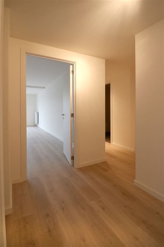 Gelijkvloers appartement met 2 slpk., terras en autostaanplaats foto 7