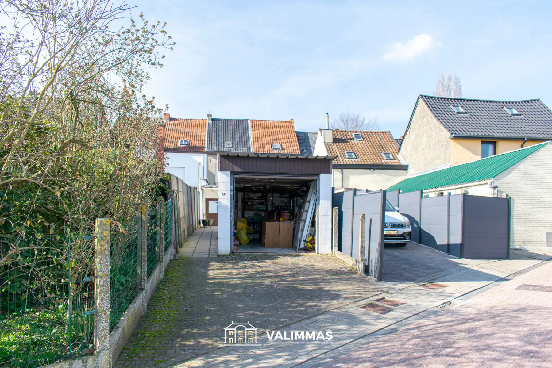 Goed onderhouden rijwoning met terras, tuinhuis en garage... foto 3
