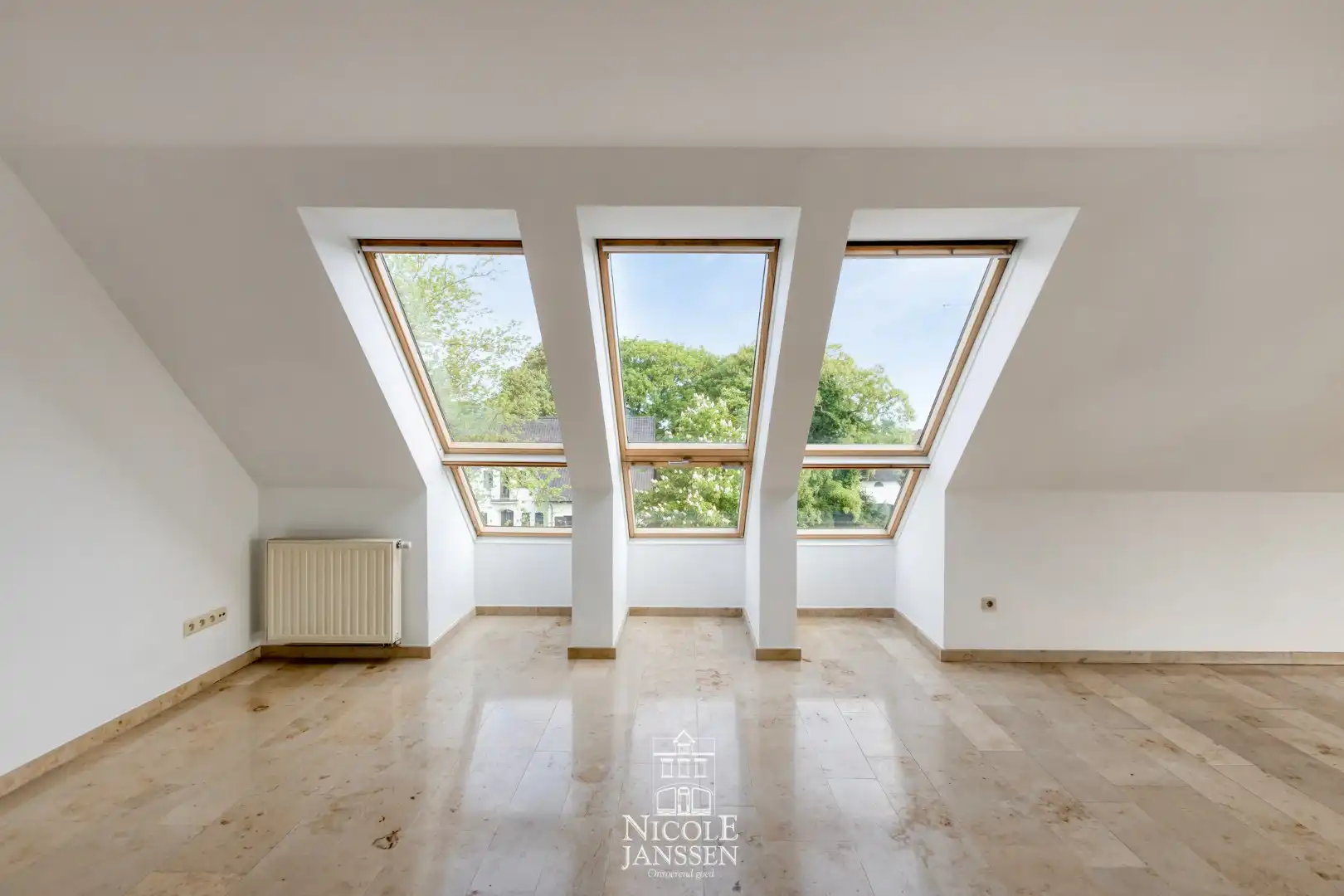 Zeer ruim appartement foto 8