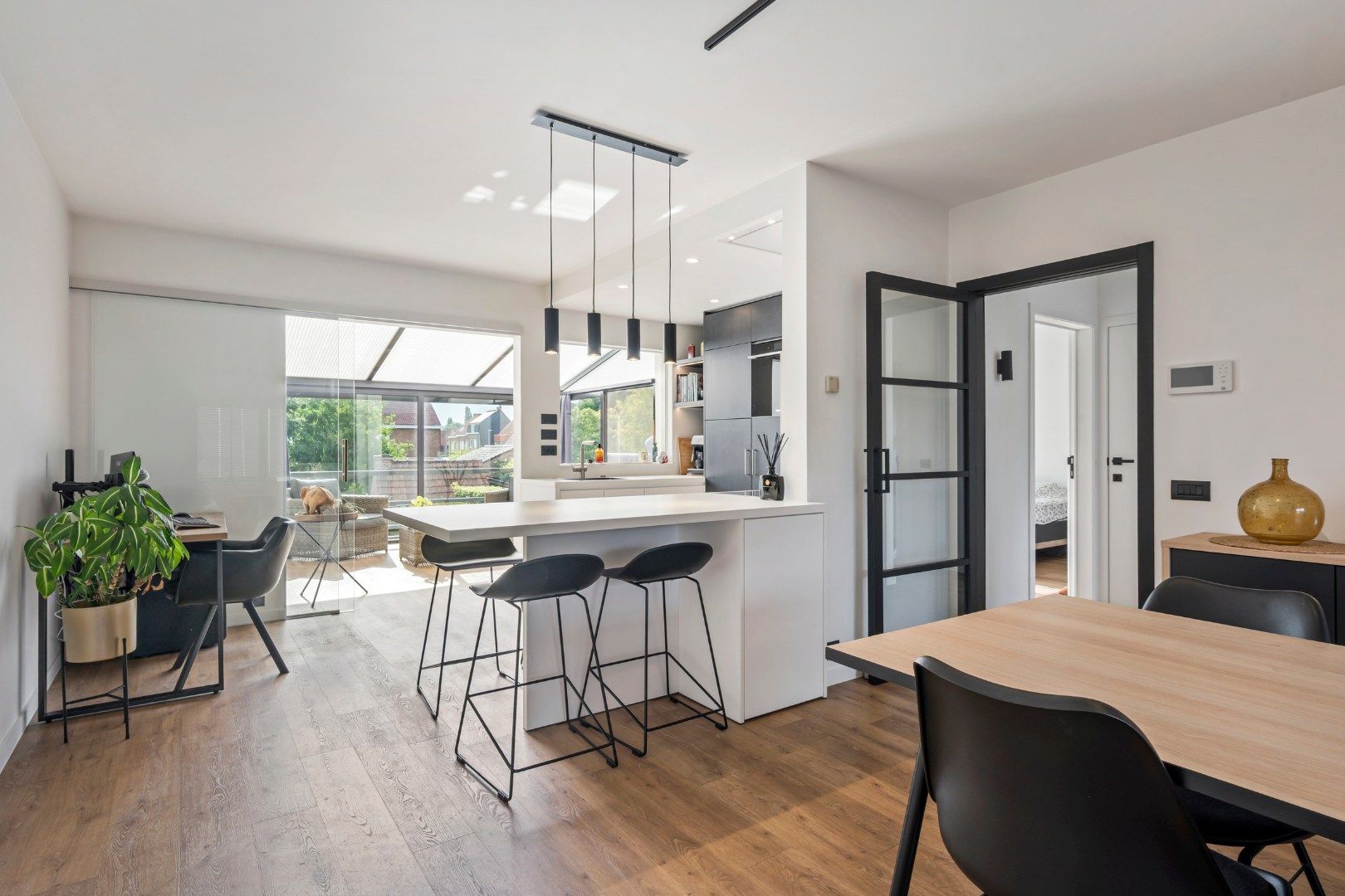 ENERGIEZUINIGE WONING MET 2 SLPKS (3 MOGELIJK), DUBBELE GARAGE EN TUIN foto 5