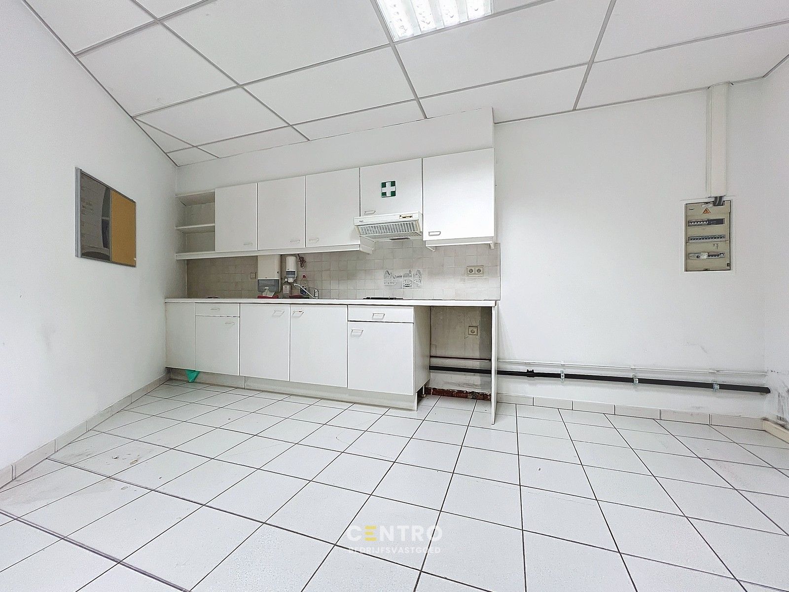 Unieke kantoor- en winkelruimten van ± 450m² te Roeselare - dicht bij de Grote Markt aan héél AANTREKKELIJKE prijs! foto 16