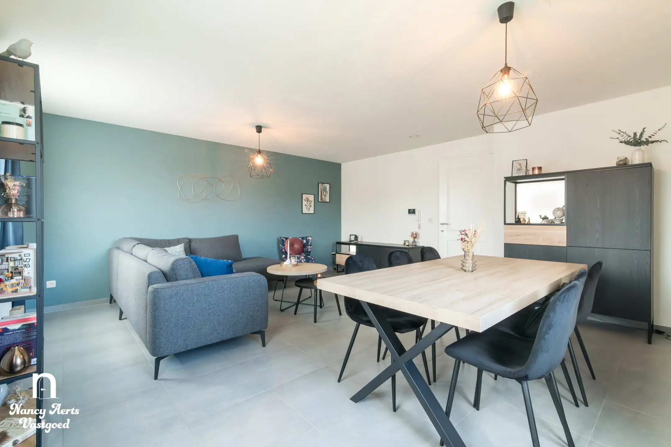 Instapklaar duplex-appartement met terras en 2 parkings foto 8
