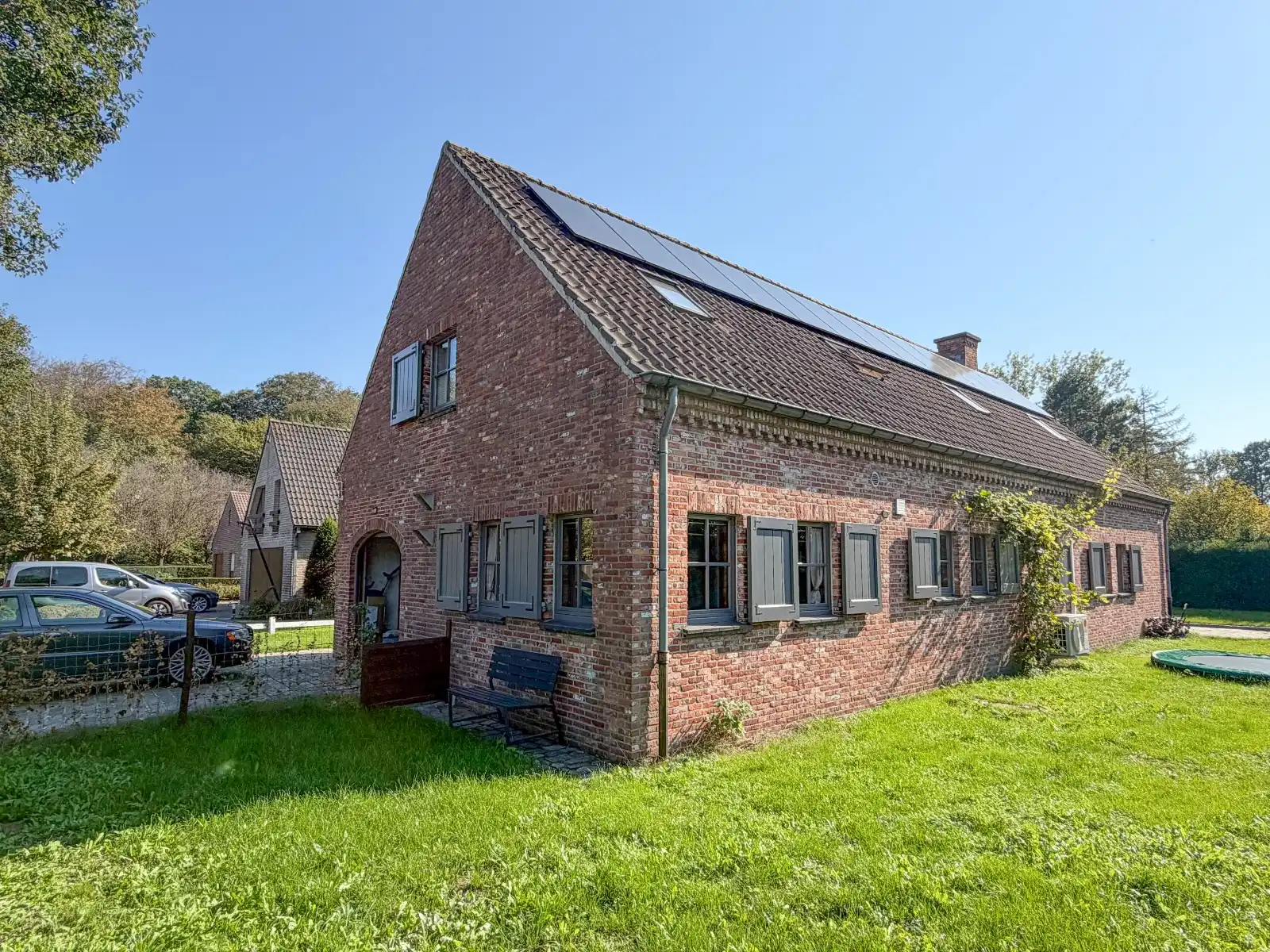 Prachtige alleenstaande villa in een rustige wijk in Oostakker foto {{pictureIndex}}