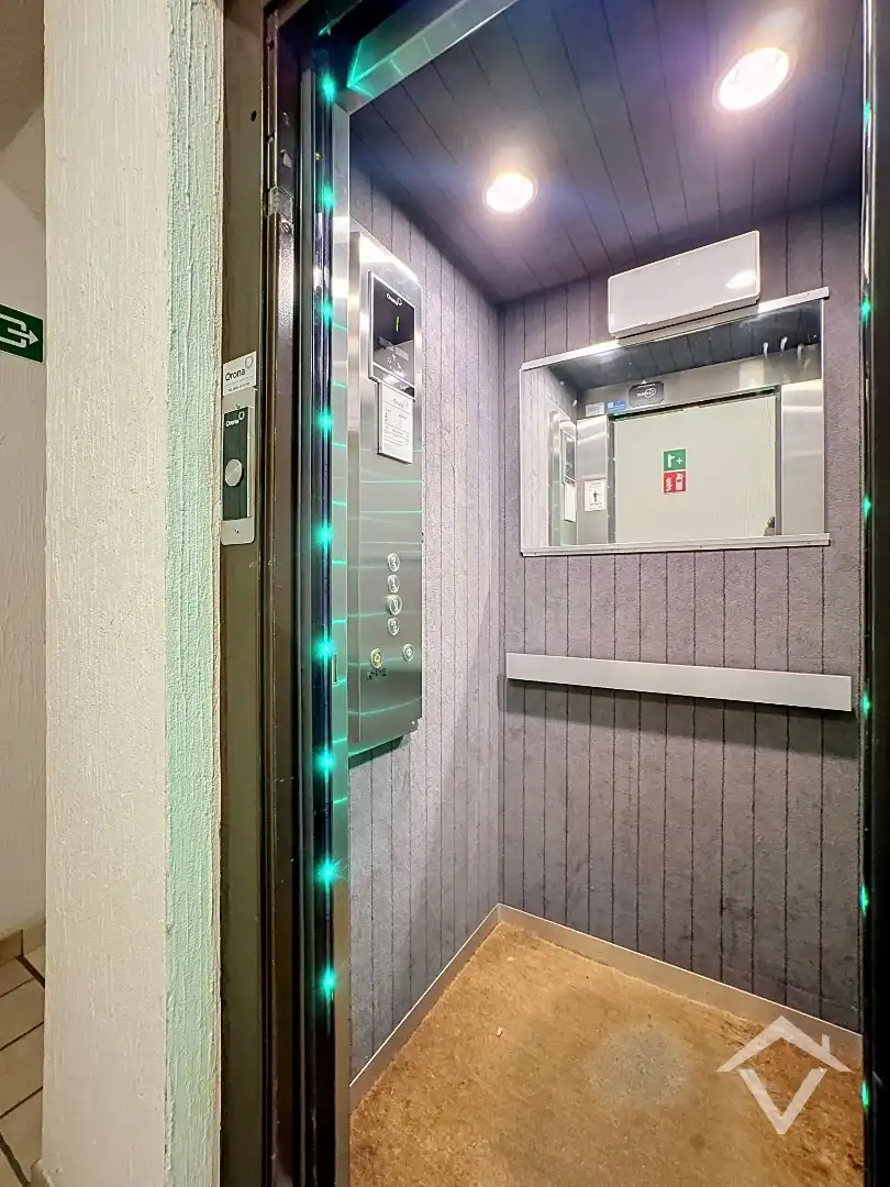 Instapklaar appartement van 98m² met ruime garage op topligging te Harelbeke foto 3