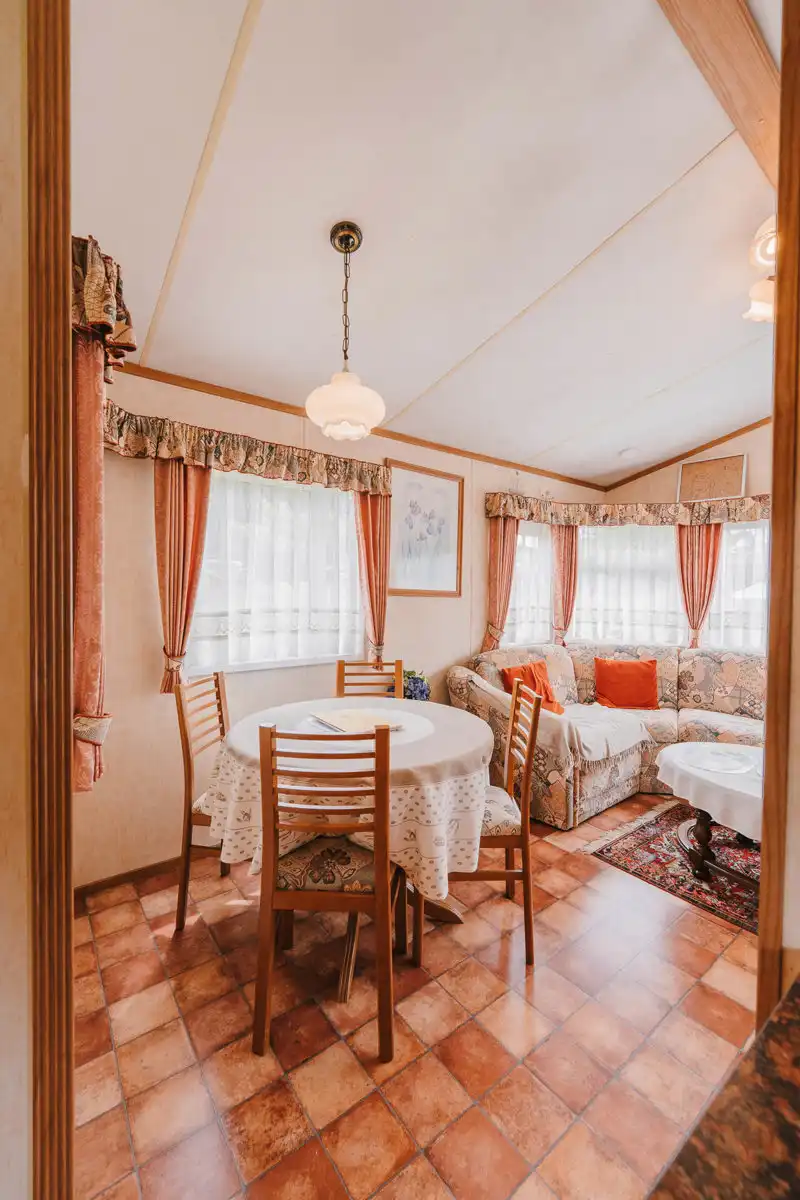 Prachtige agrarische tuin met caravan foto 6