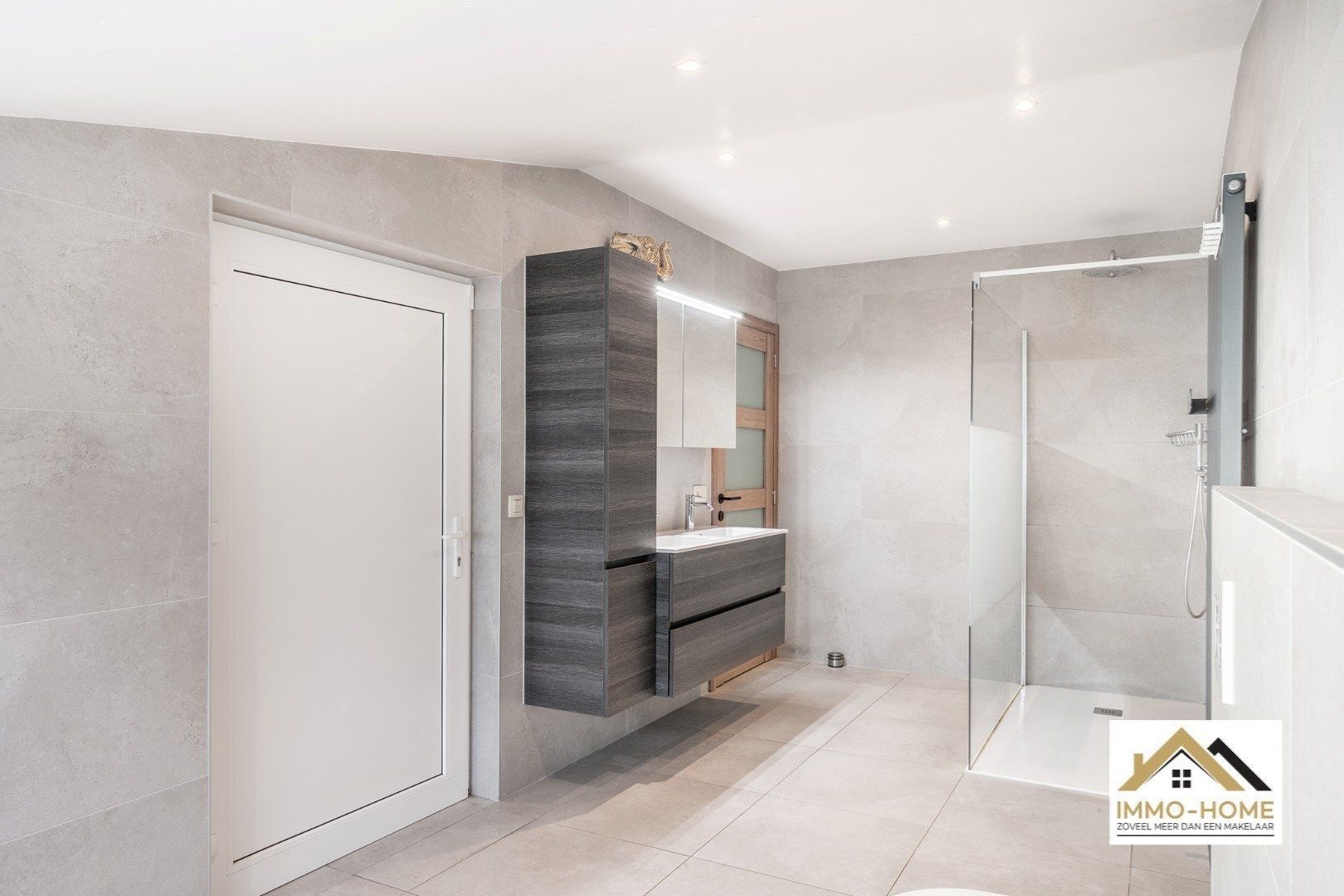 Instapklare woning met ruime opslagplaats!  foto 22