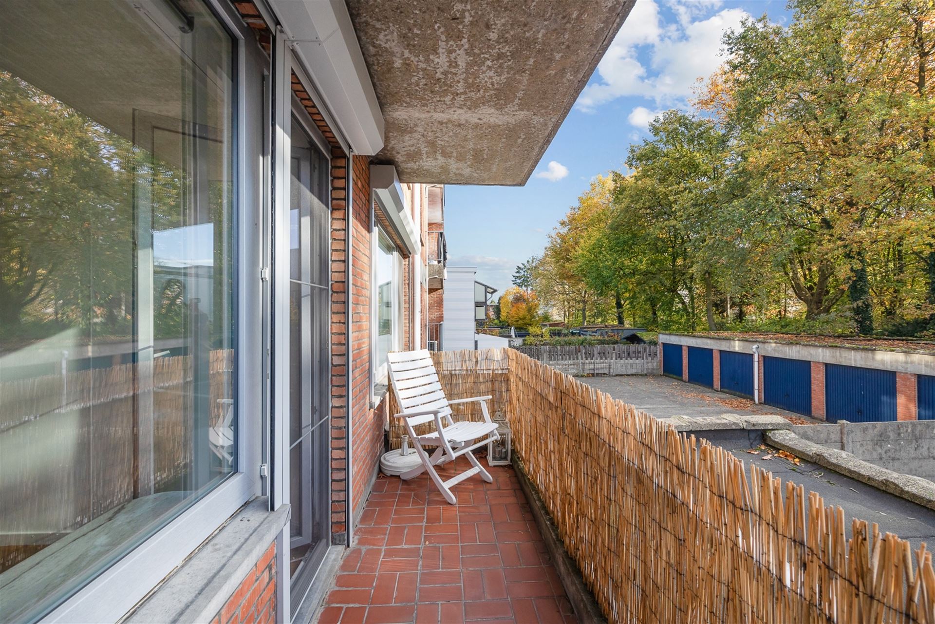 Instapklaar Appartement met Terras en Garage foto 11