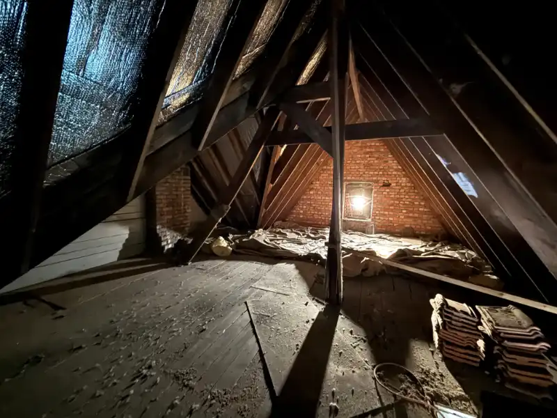 Te renoveren woning met oprit en garage in rustig straatje foto 14