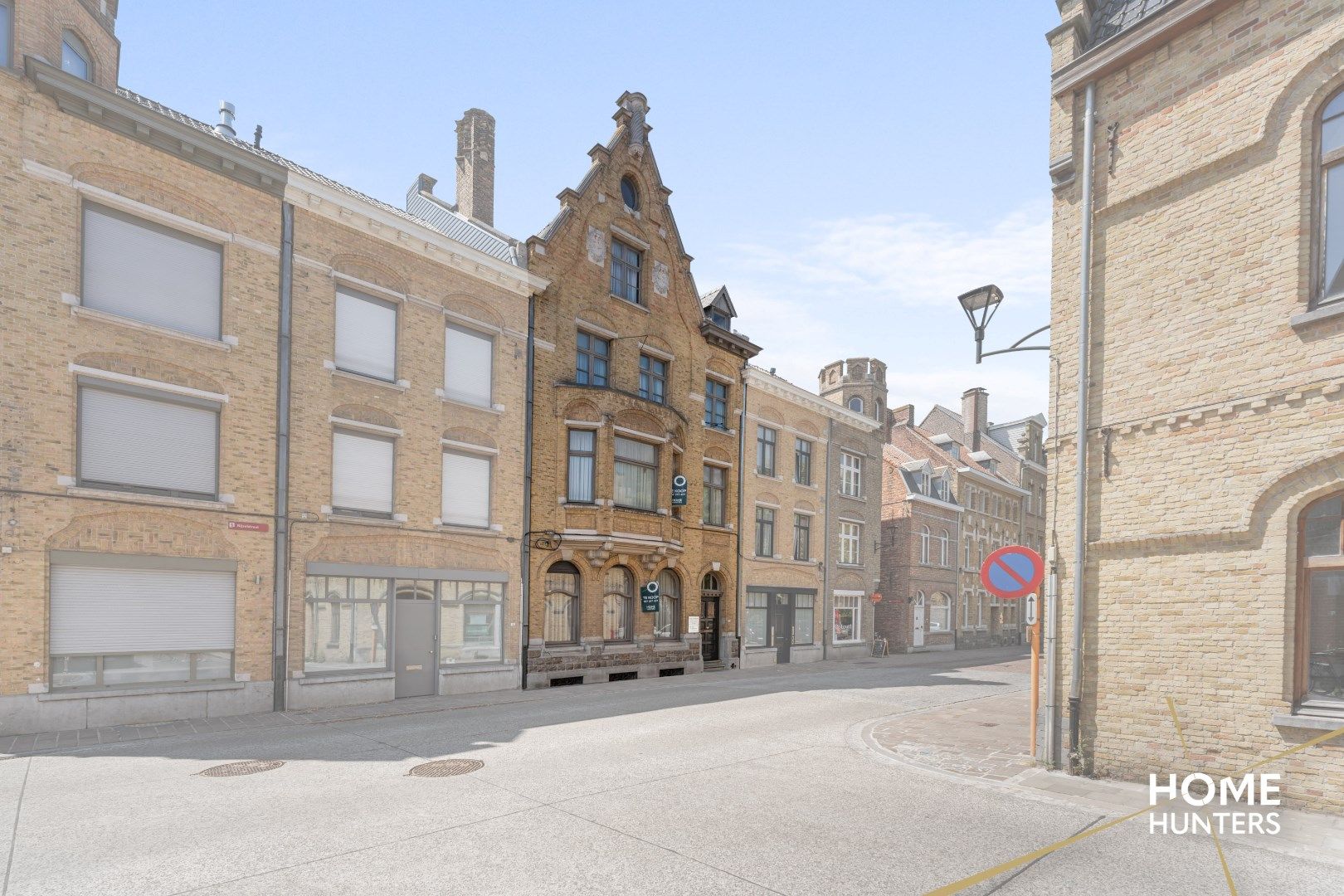 Statige herenwoning met 8 slaapkamers, ruime garage, praktijkruimte en fenomenale stadstuin foto 2