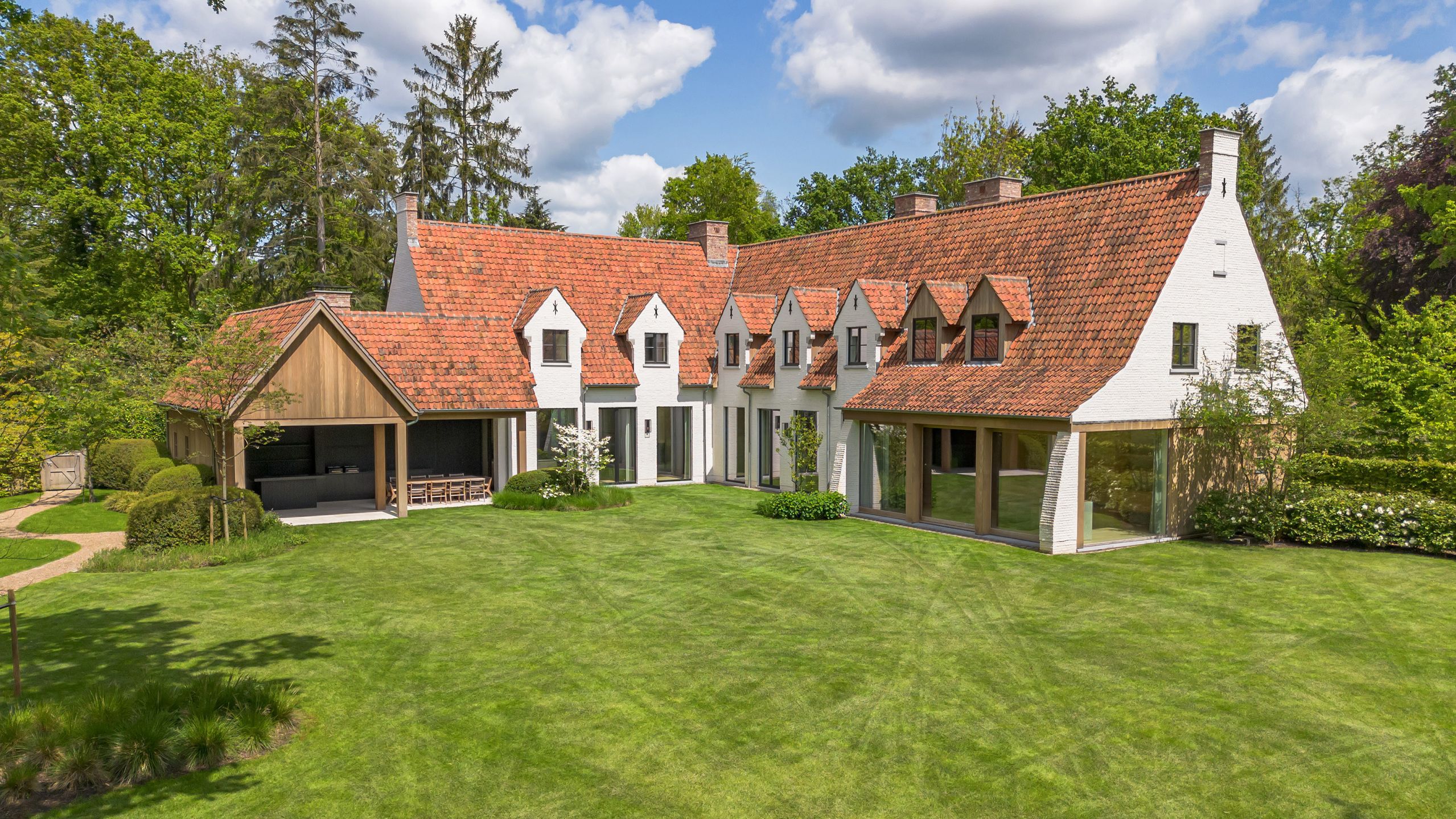 Vriesdonk: onder architectuur van Dieter Vander Velpen, in samenwerking met villabouw Sels, prachtige verbouwde villa.  foto 32