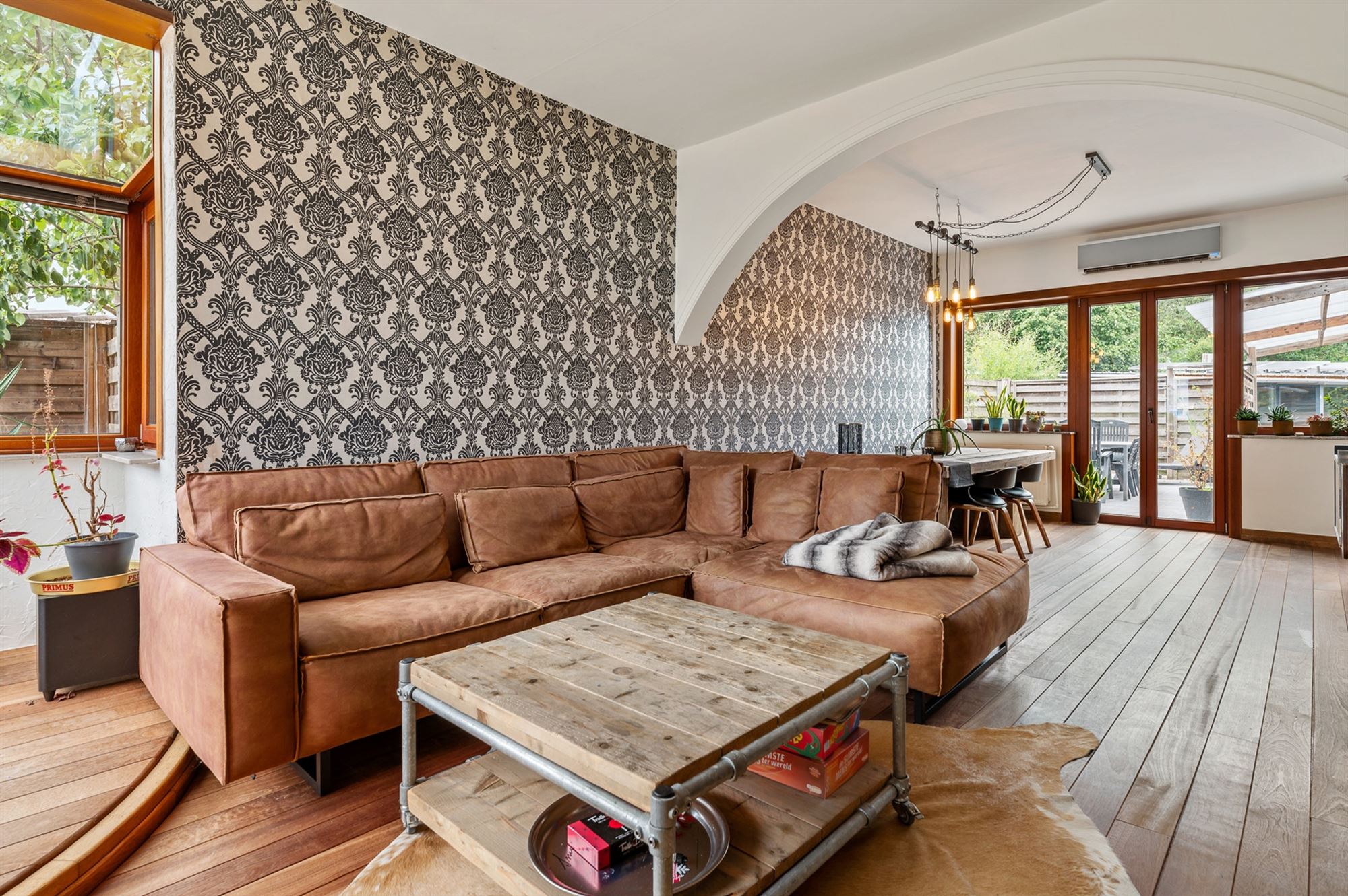 RUIME WONING (213M2) MET 5 SLAAPKAMERS + POLYVALENTE RUIMTE VAN 240M2 OP EEN PERCEEL VAN 18A91 foto 4