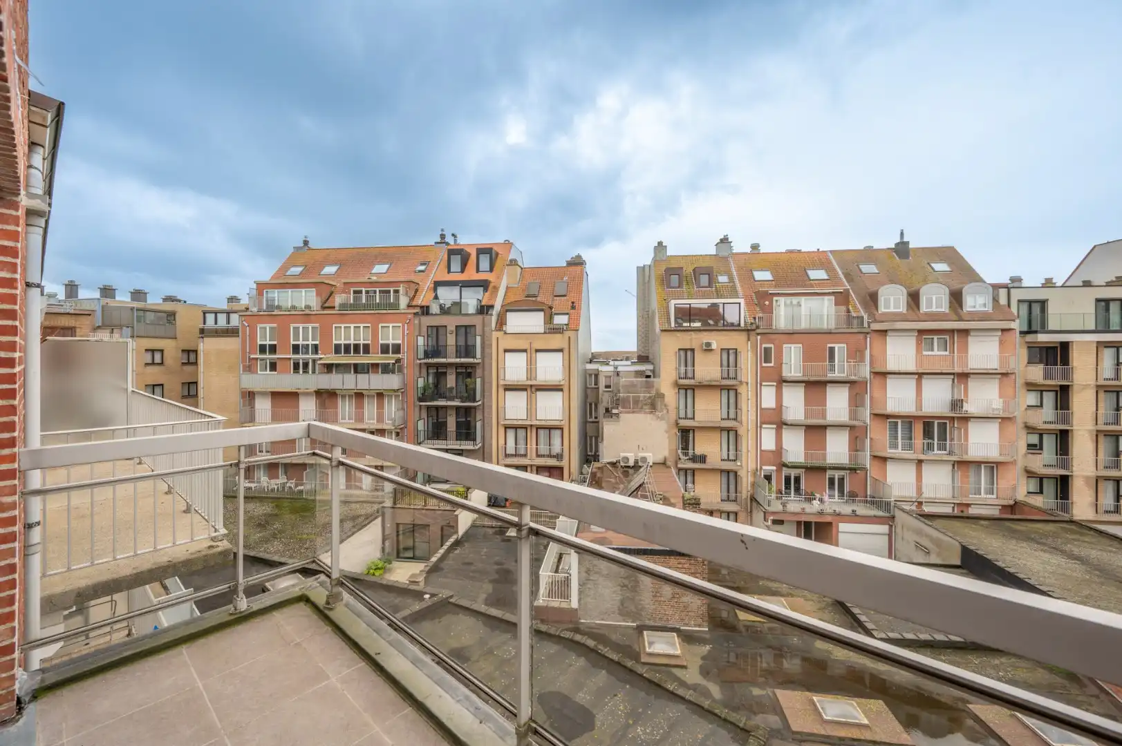 Gerenoveerd appartement met 3 slpks. aan het Rubensplein foto 24