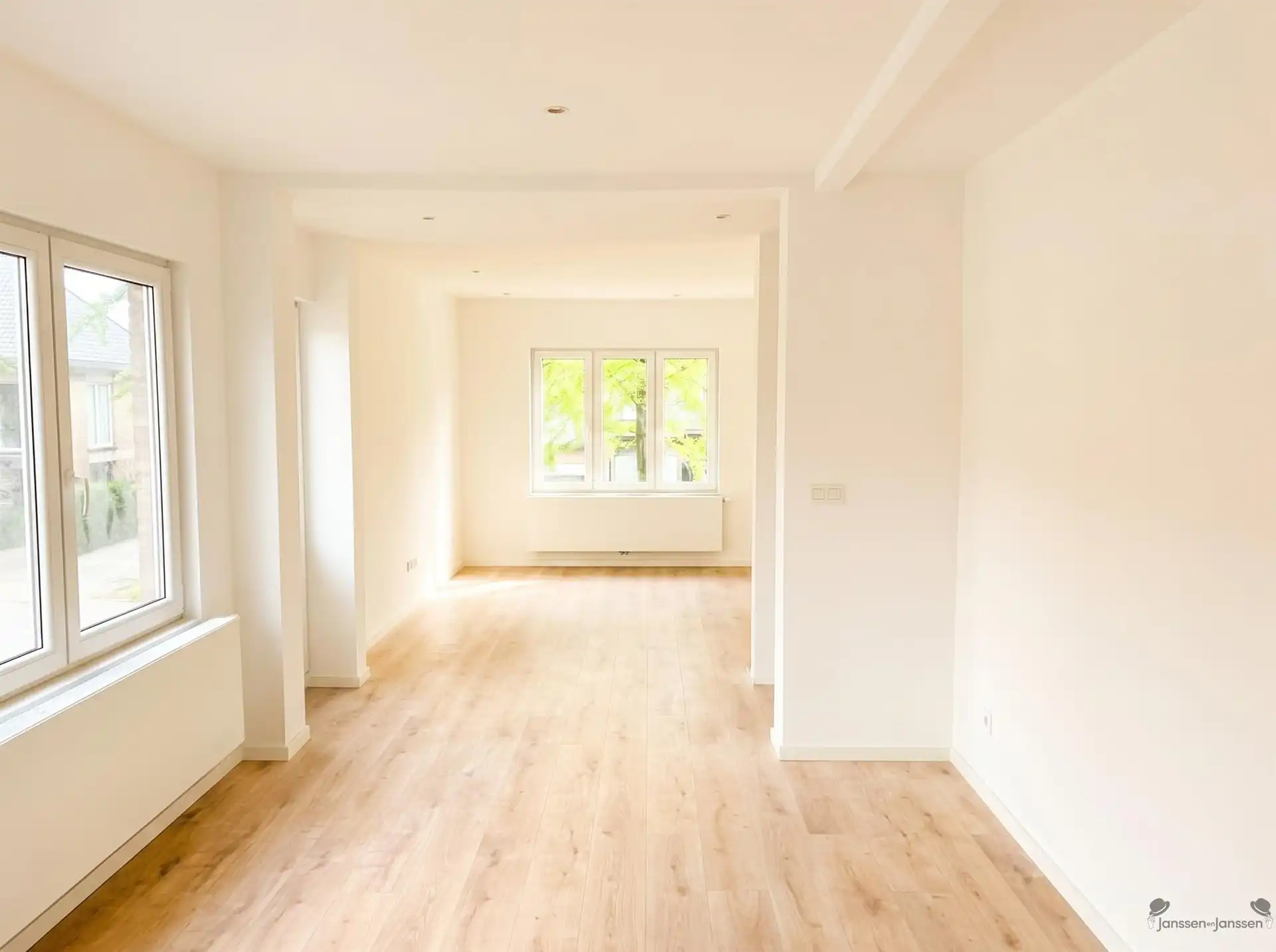 Instapklaar duplexappartement gelegen in het centrum van Gooreind foto {{pictureIndex}}