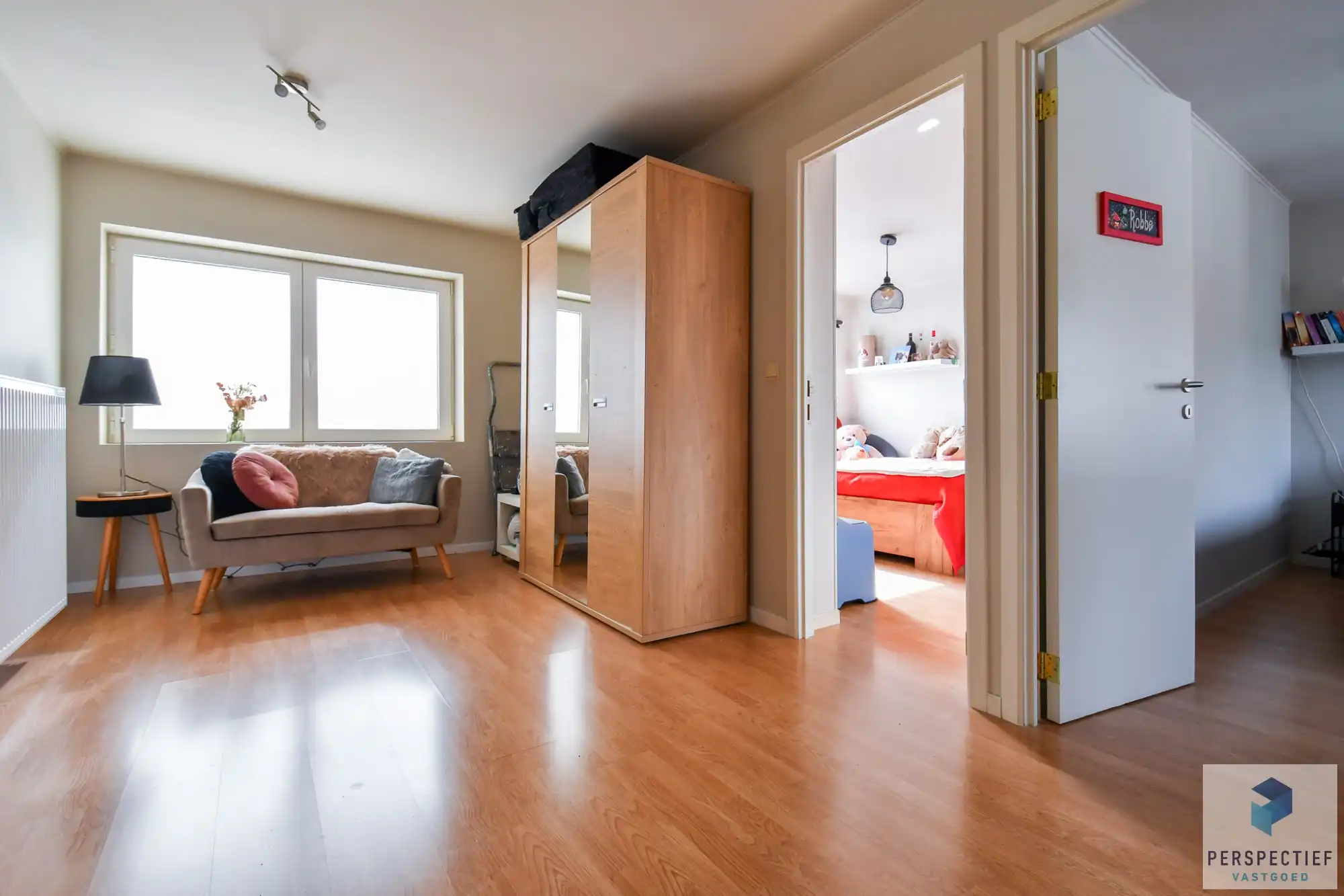 Rustig gelegen ruime halfopen woning met uitweg & bijgebouw/garage foto 11