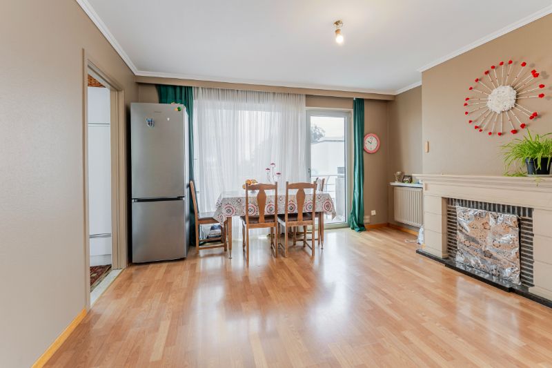 Roeselare-stadskern. Verzorgd twee-slaapkamerappartement met 3 terrassen, zuidelijk gelegen, 89m2 woonplezier. Aparte ondergrondse autostaanplaats mogelijk. foto 6