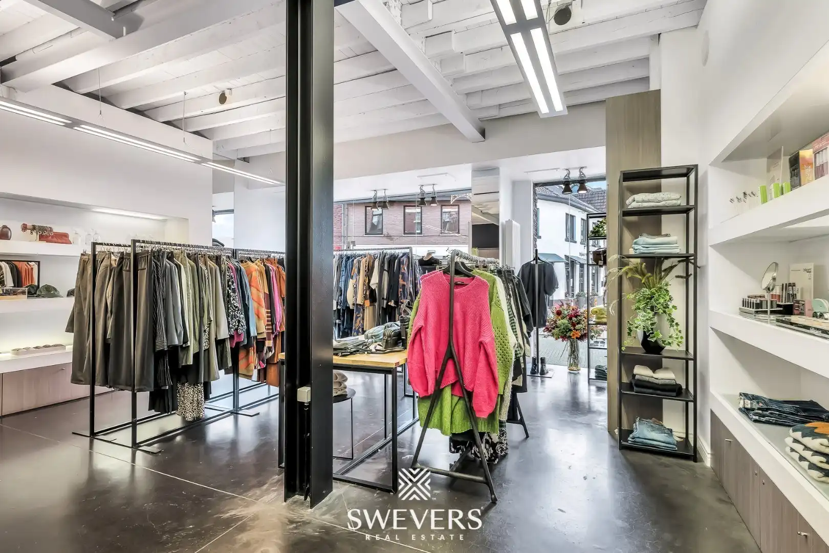 Instapklaar handelspand met ruime opslag en uitstekende visibiliteit in centrum Beringen foto 10