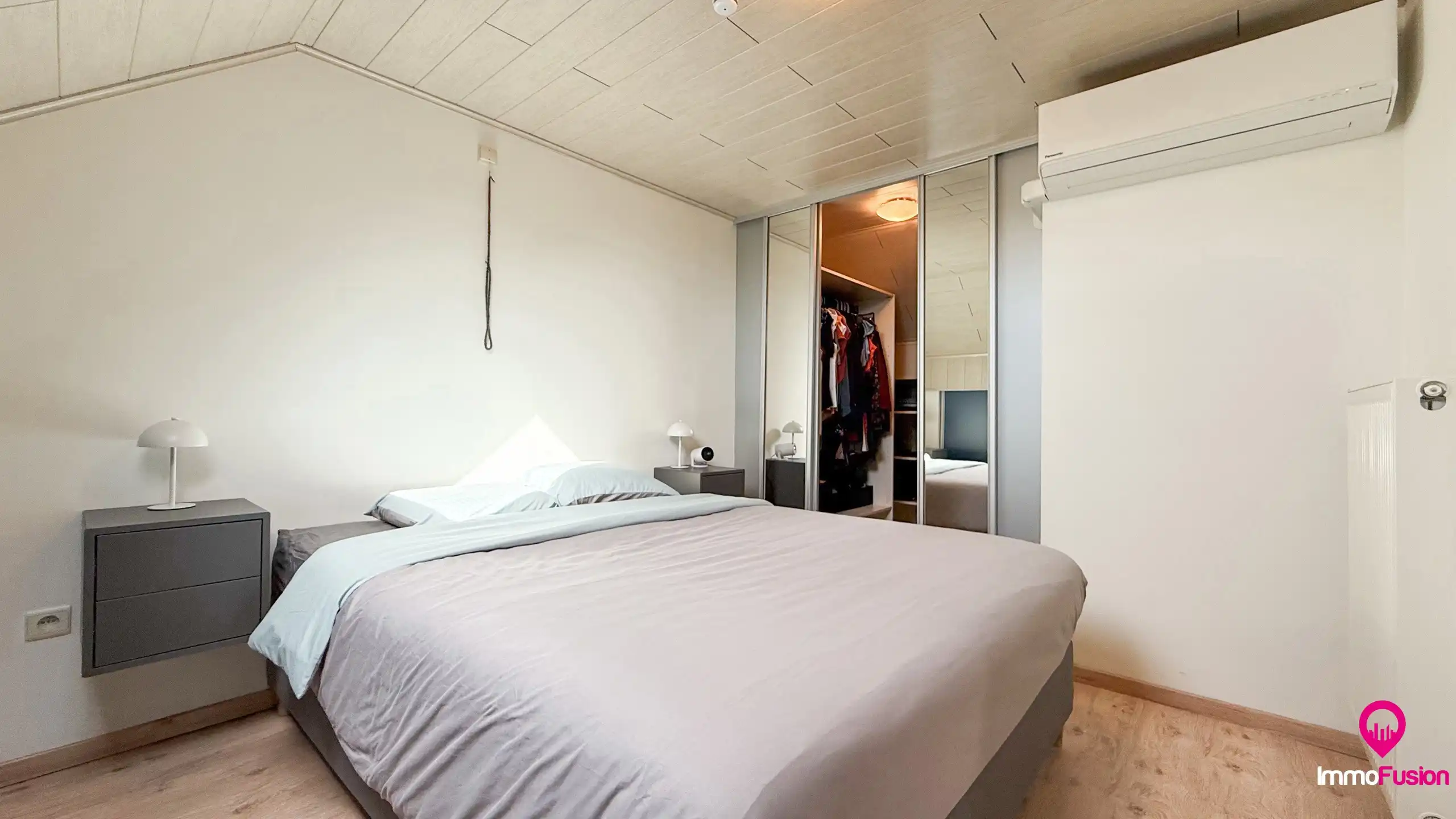 Charmante woning met 5 slaapkamers op een ruim perceel! foto 42