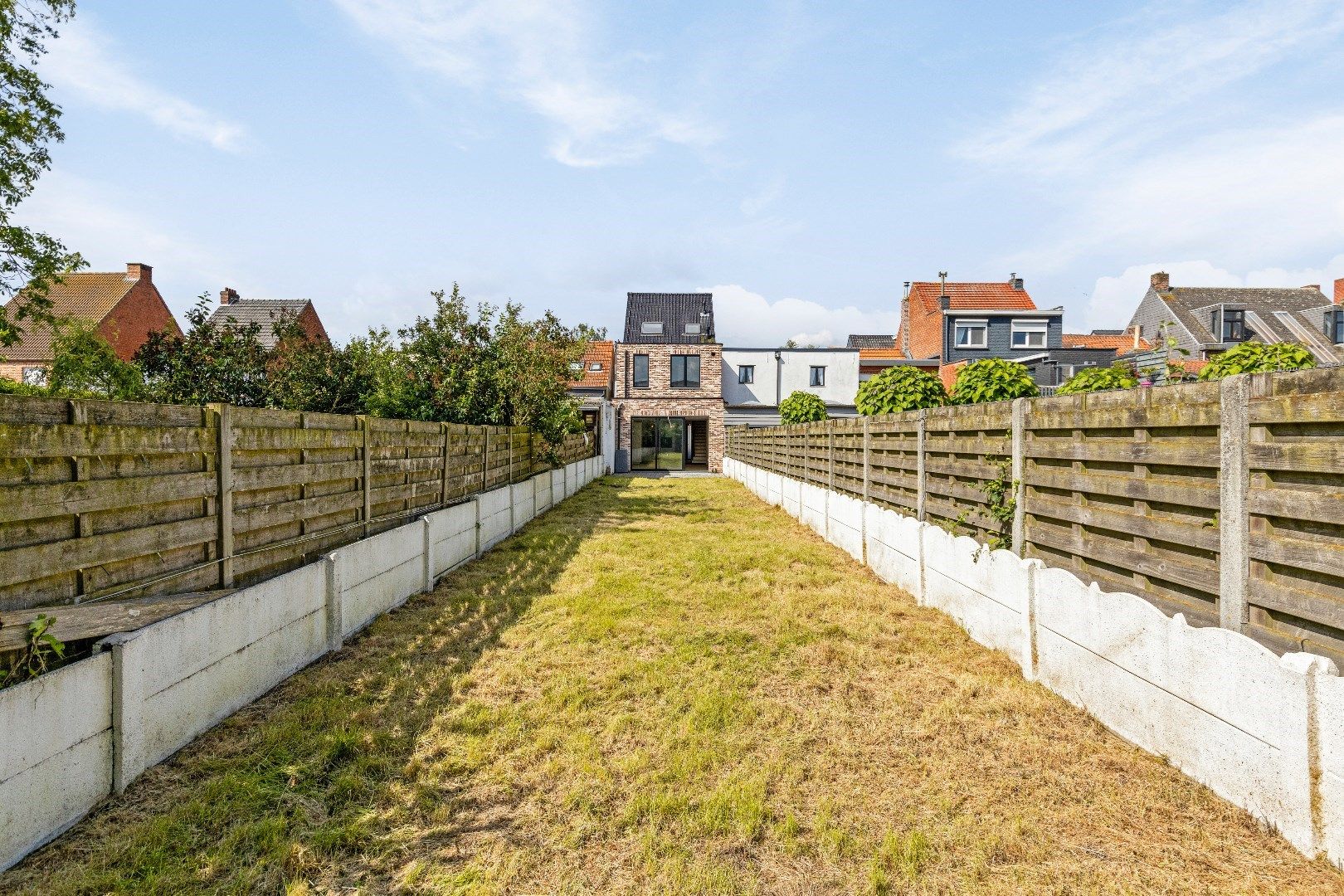 Prachtig gerenoveerde 4-slpk woning in het centrum van Stabroek! foto {{pictureIndex}}