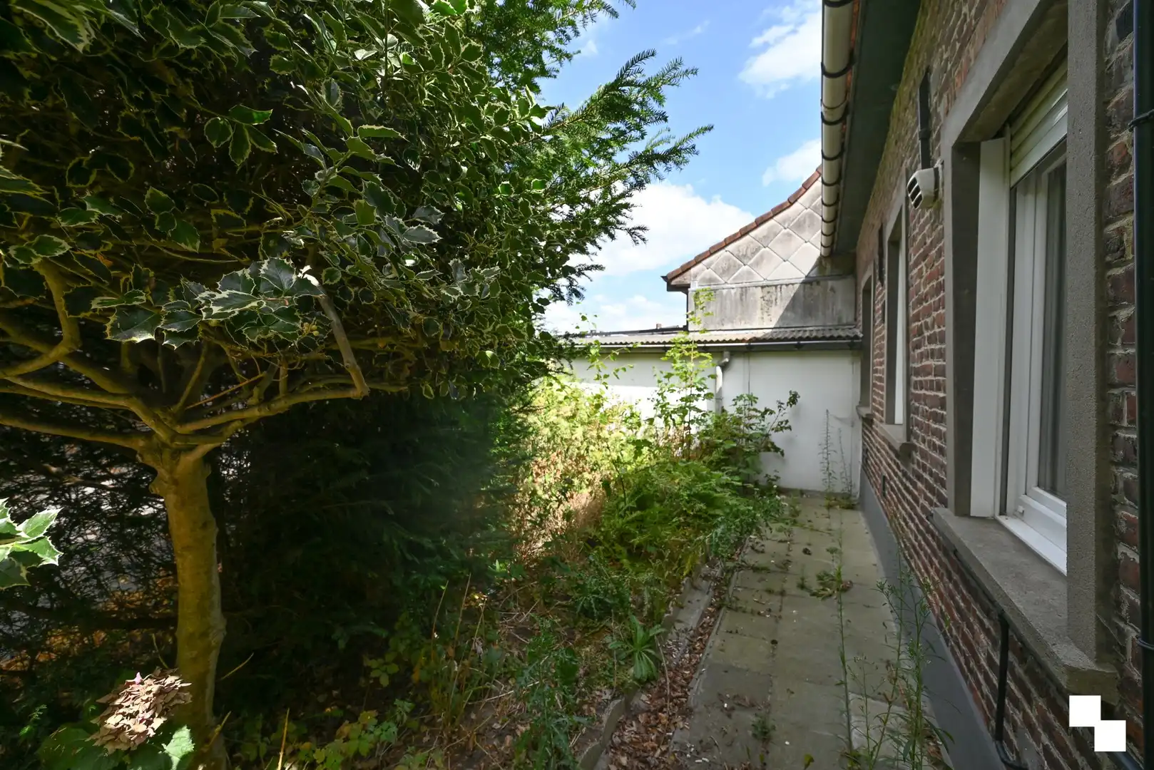Compleet te renoveren woning / af te breken woning op rand van villawijk te Bosmolens foto 18