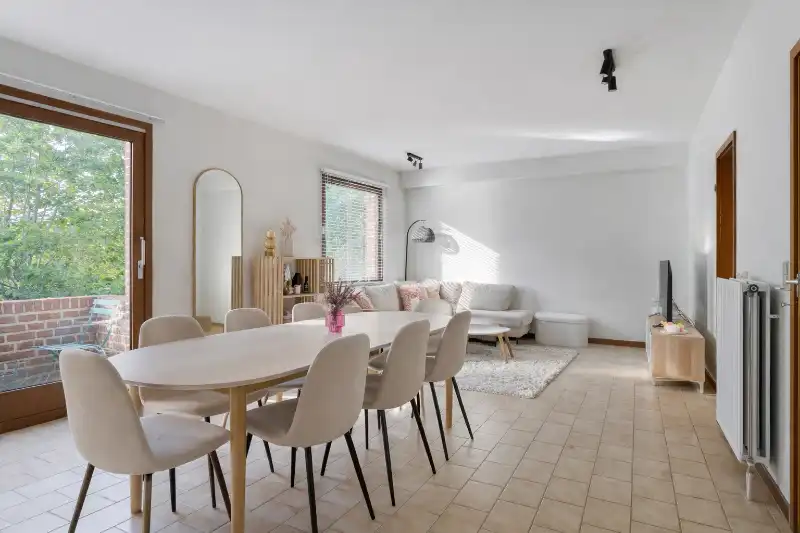 Roeselare- lichtrijk 2-slaapkamerappartement op toplocatie. foto 4