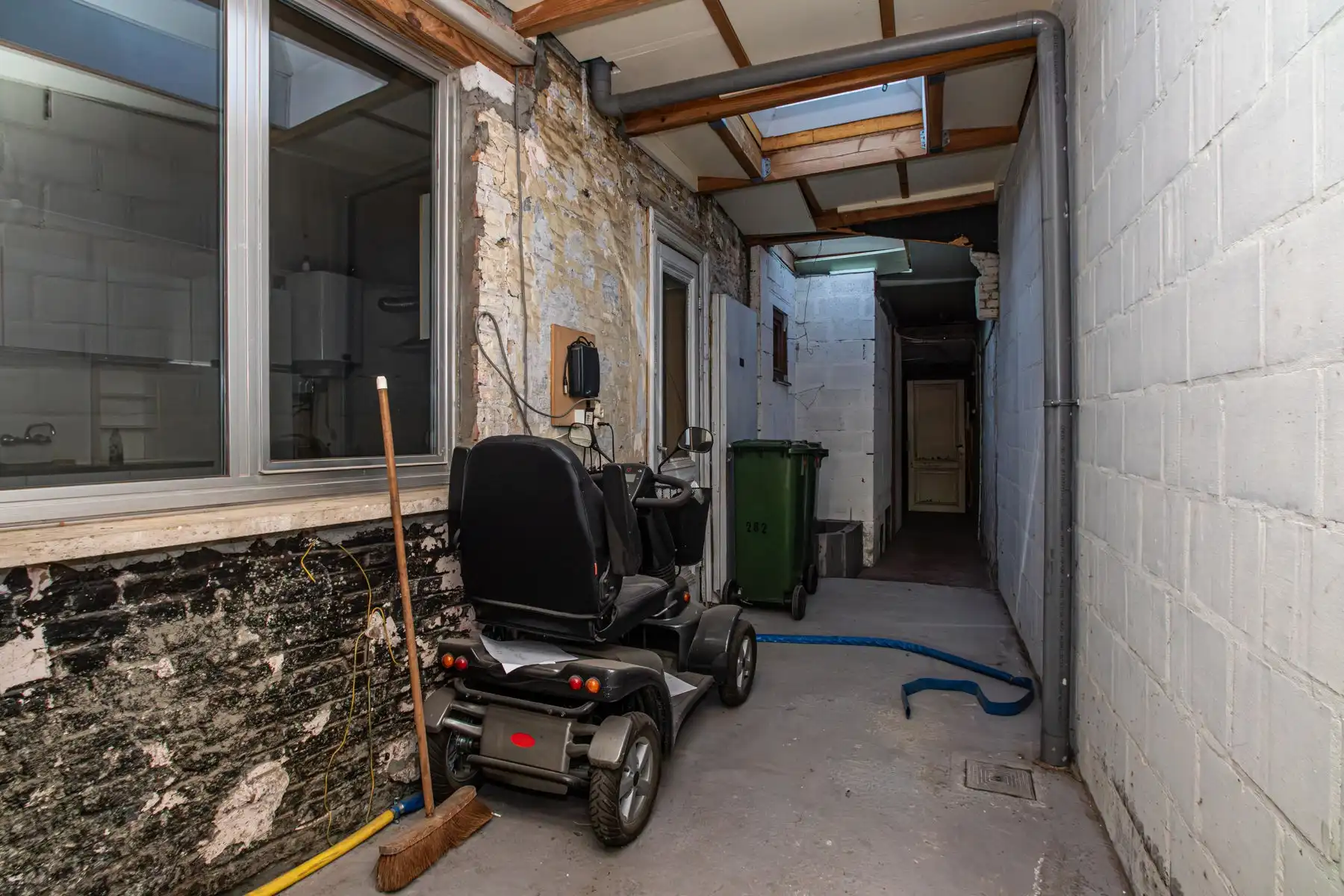 Renovatieproject op ruim perceel foto 14