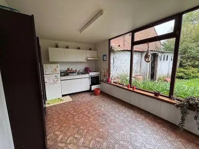 Te renoveren woning met 3 slaapkamers en leuke tuin op een totale oppervlakt van 215m². foto 4